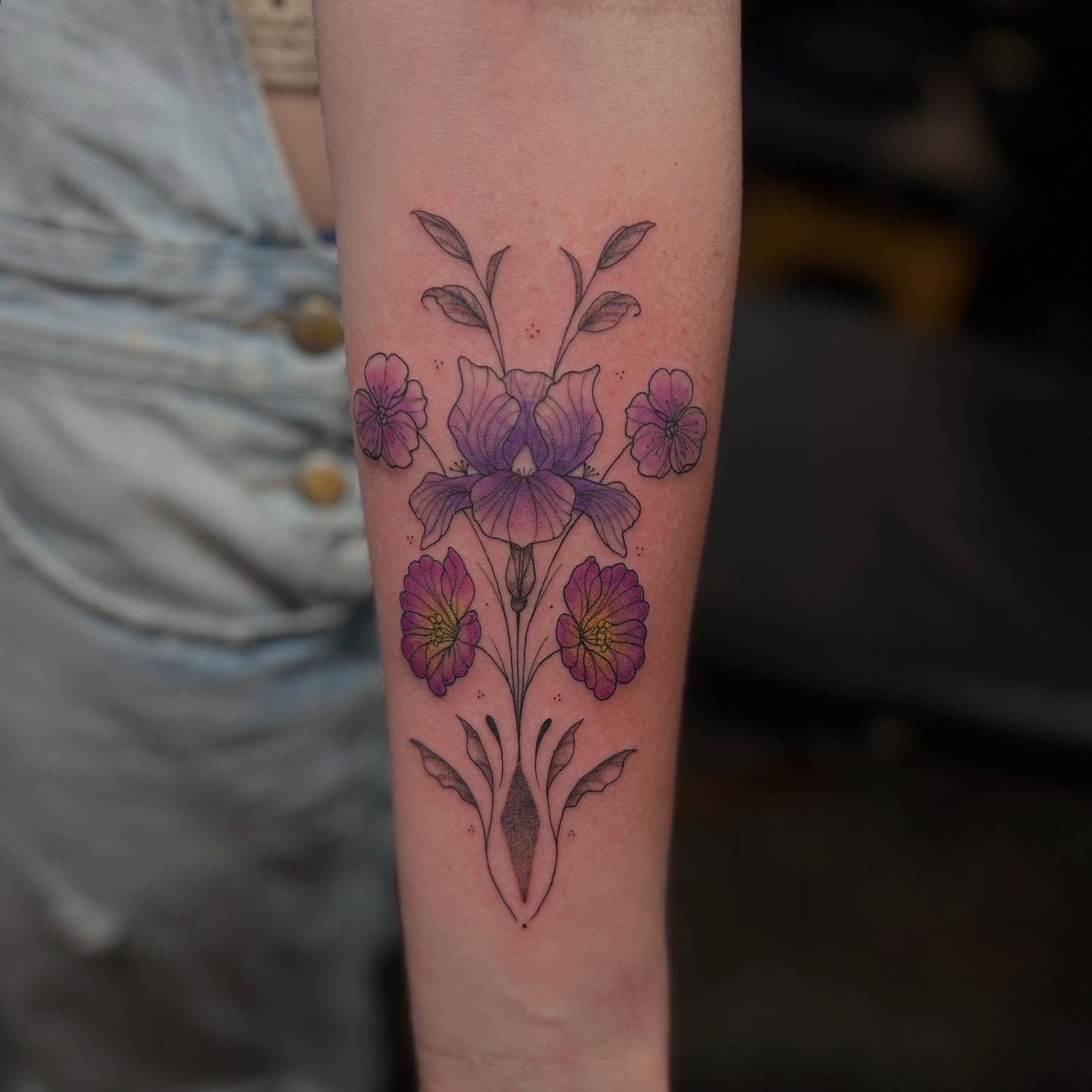 Flowers dotwork tattoo on the forearm by 𝖑𝖎𝖑 𝖗𝖎𝖘𝖘