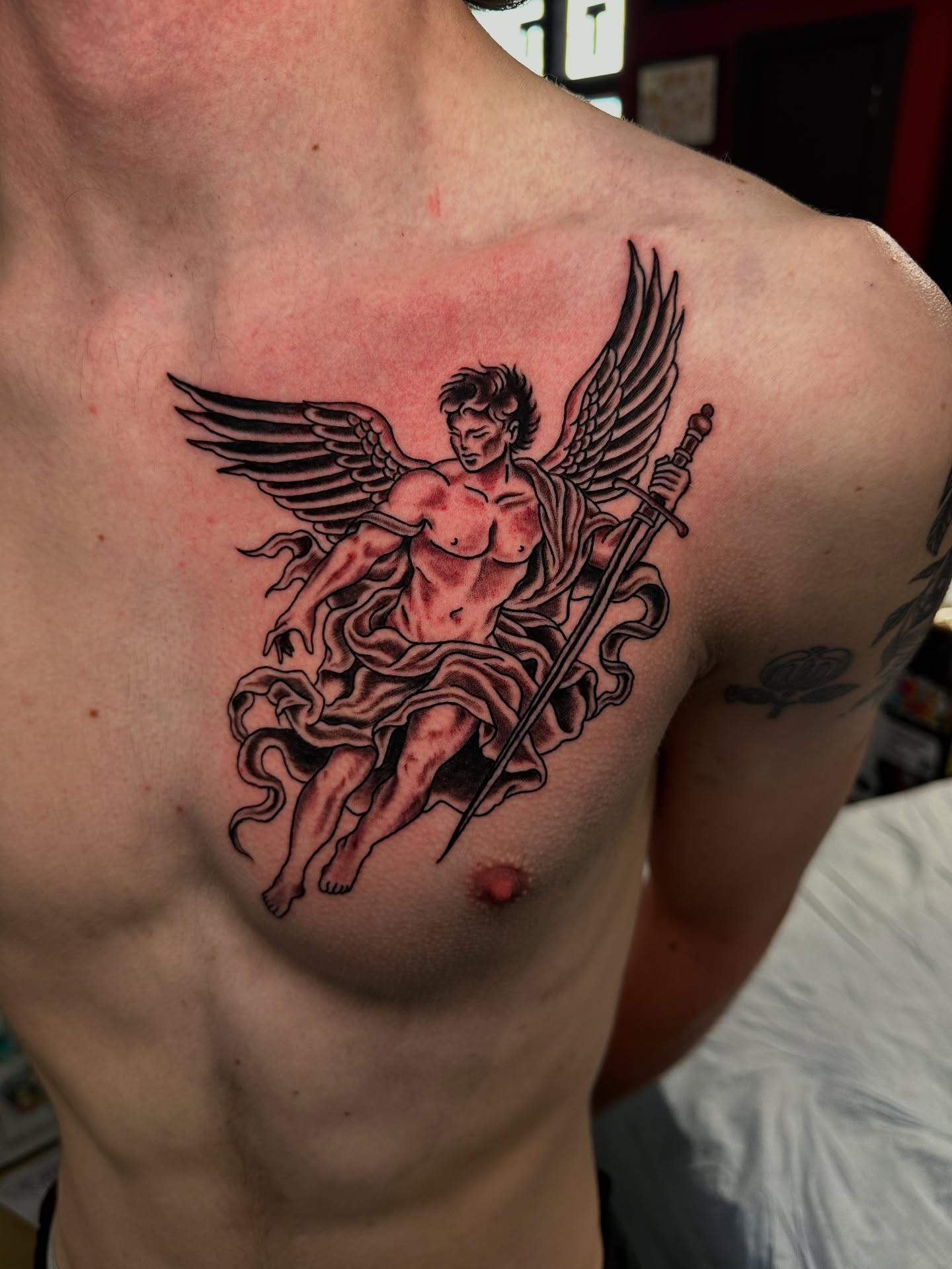 Angel with sword neo-traditional tattoo on the chest by 🕸🎚 𝑺𝑨𝑵𝑻𝑰 𝑺𝑬𝑽𝑬𝑵𝑺 🎚🕸🇫🇯