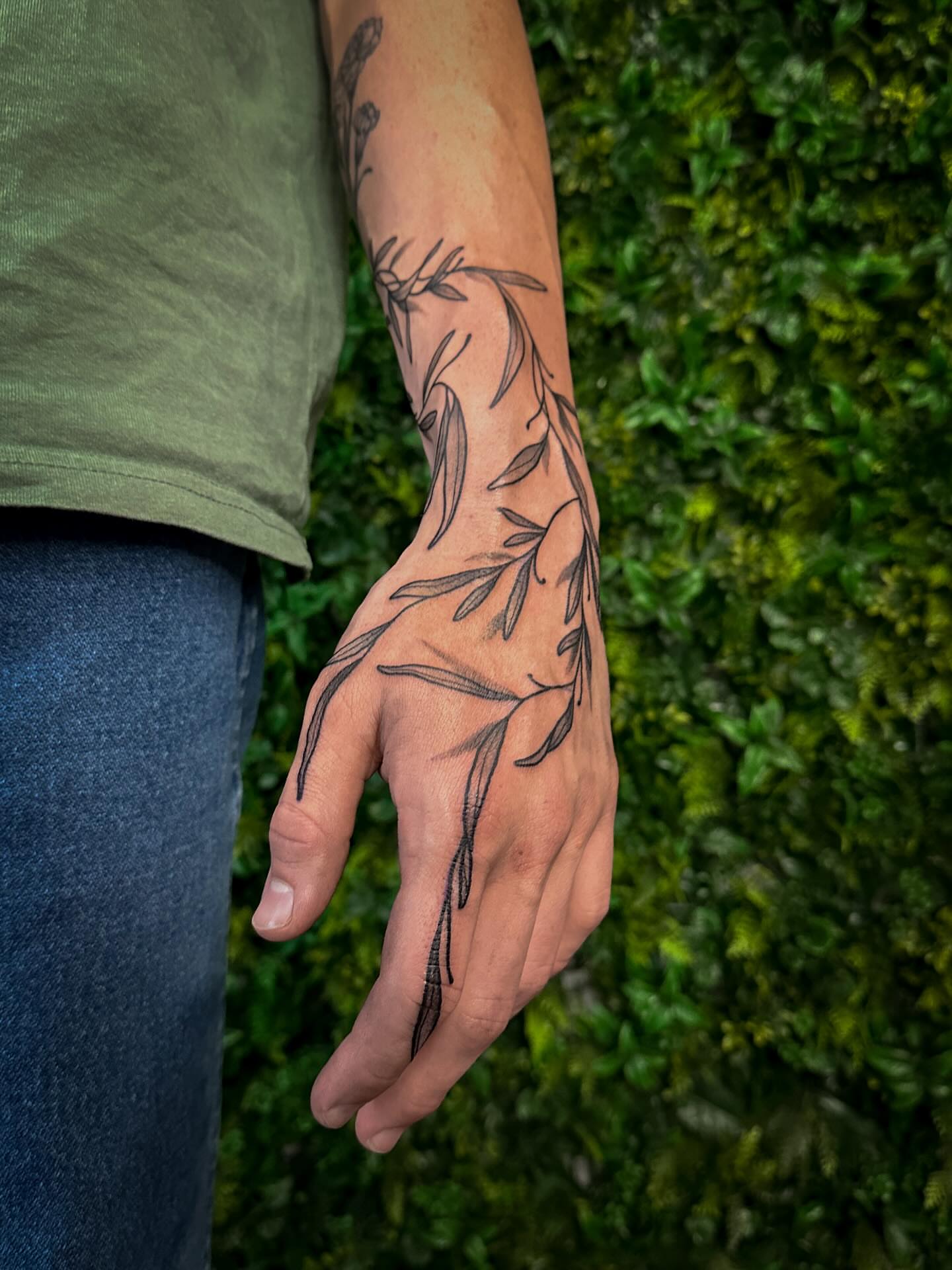 Leafy branch black and grey tattoo on the hand by 𝑰𝒍𝒍𝒖𝒔𝒕𝒓𝒂𝒕𝒊𝒗𝒆 𝑵𝒂𝒕𝒖𝒓𝒆 𝑻𝒂𝒕𝒕𝒐𝒐 𝑨𝒓𝒕𝒊𝒔𝒕