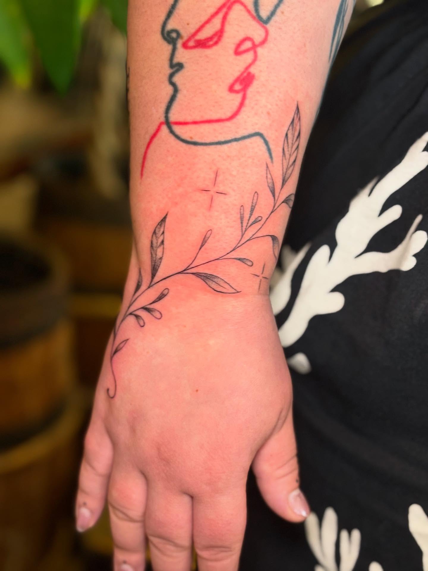 Tattoo by @_vanessa.ink_ β fine_line