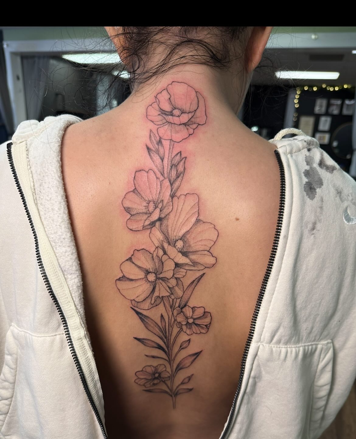 Flowers black and grey tattoo on the back by Deville Pinson