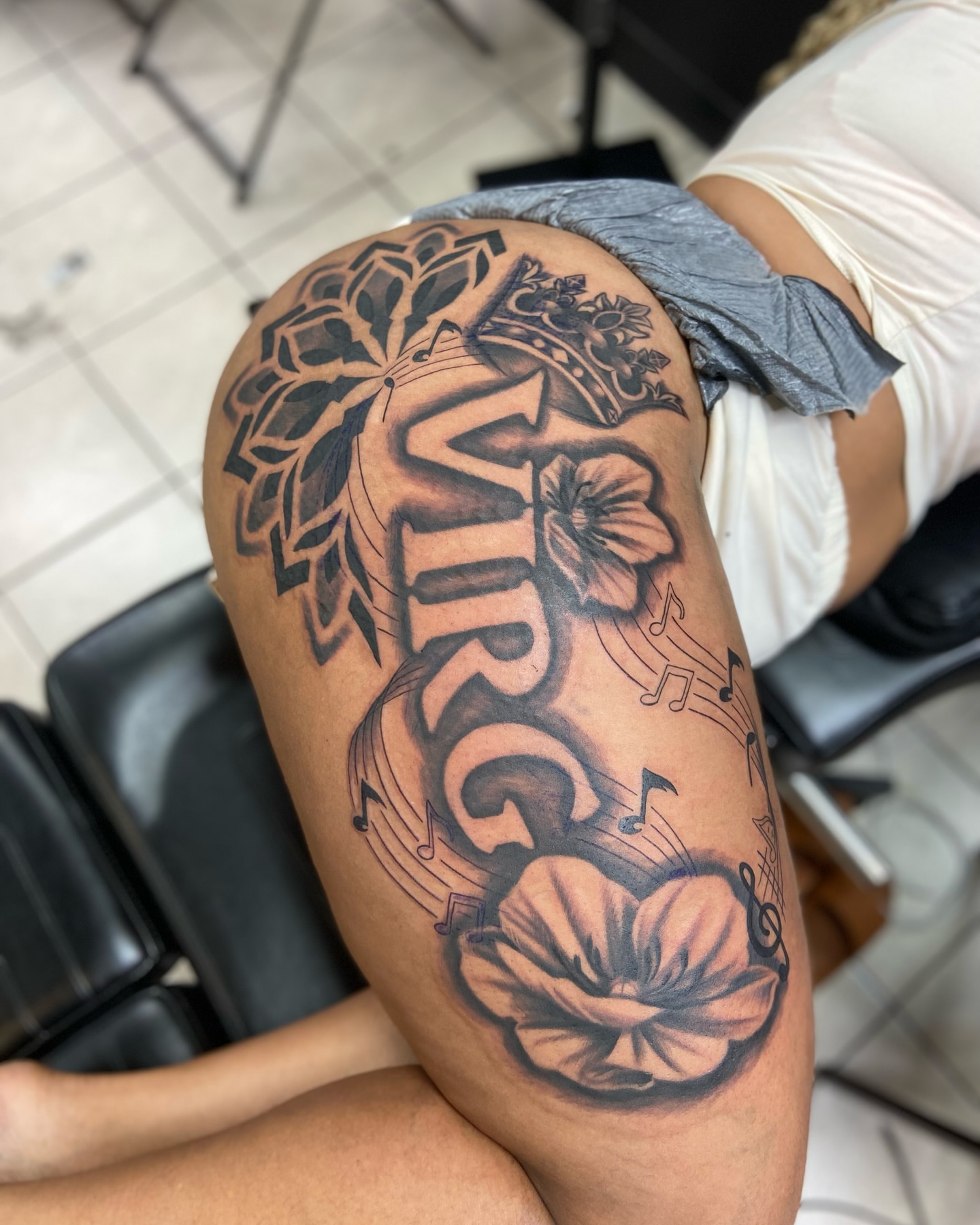 Floral crown black and grey tattoo on the thigh by Chicago Tattoo Artist