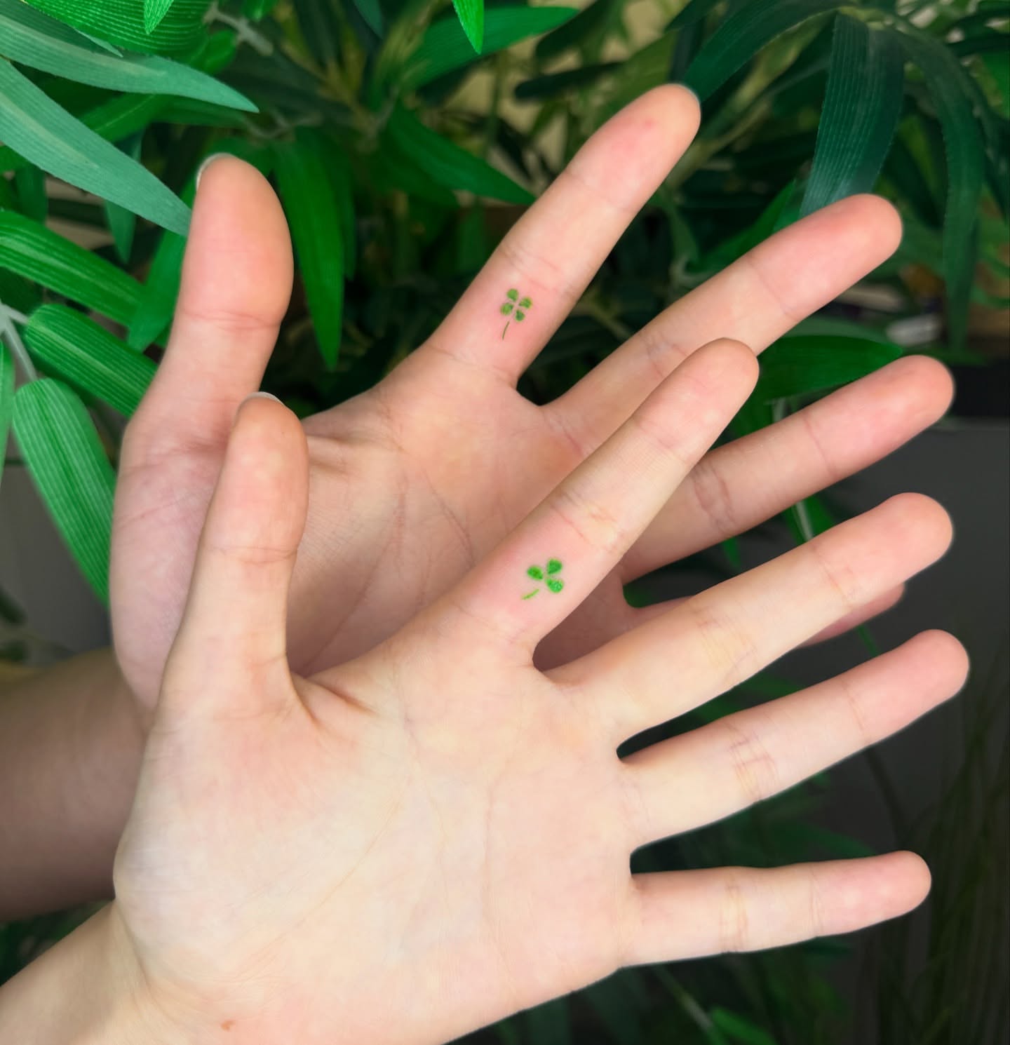 Clover dotwork tattoo on the hand by Yez tattoo