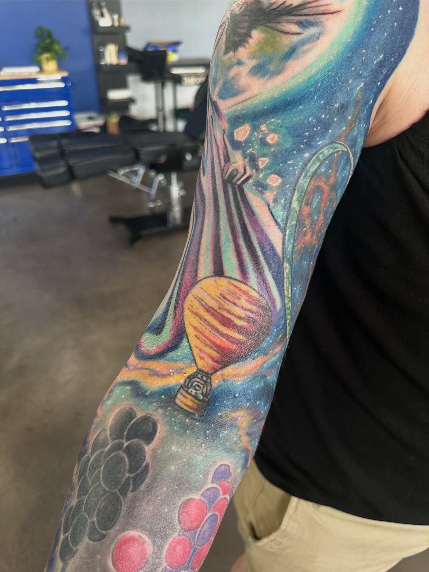 Hot air balloon dotwork tattoo on the upper arm by Cameron Hobbs, Woodbridge, Virginia
