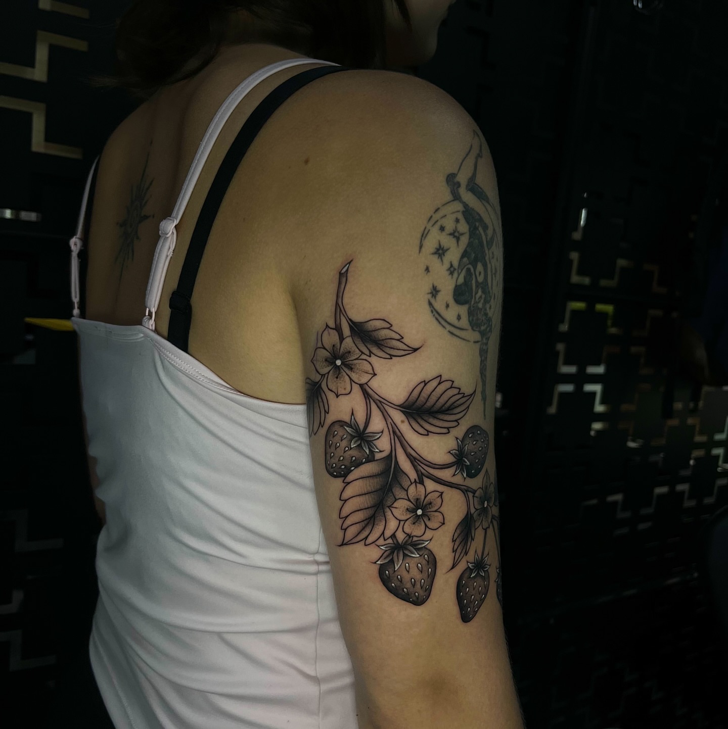 Tattoo by @arvay_tattoos — black_and_grey