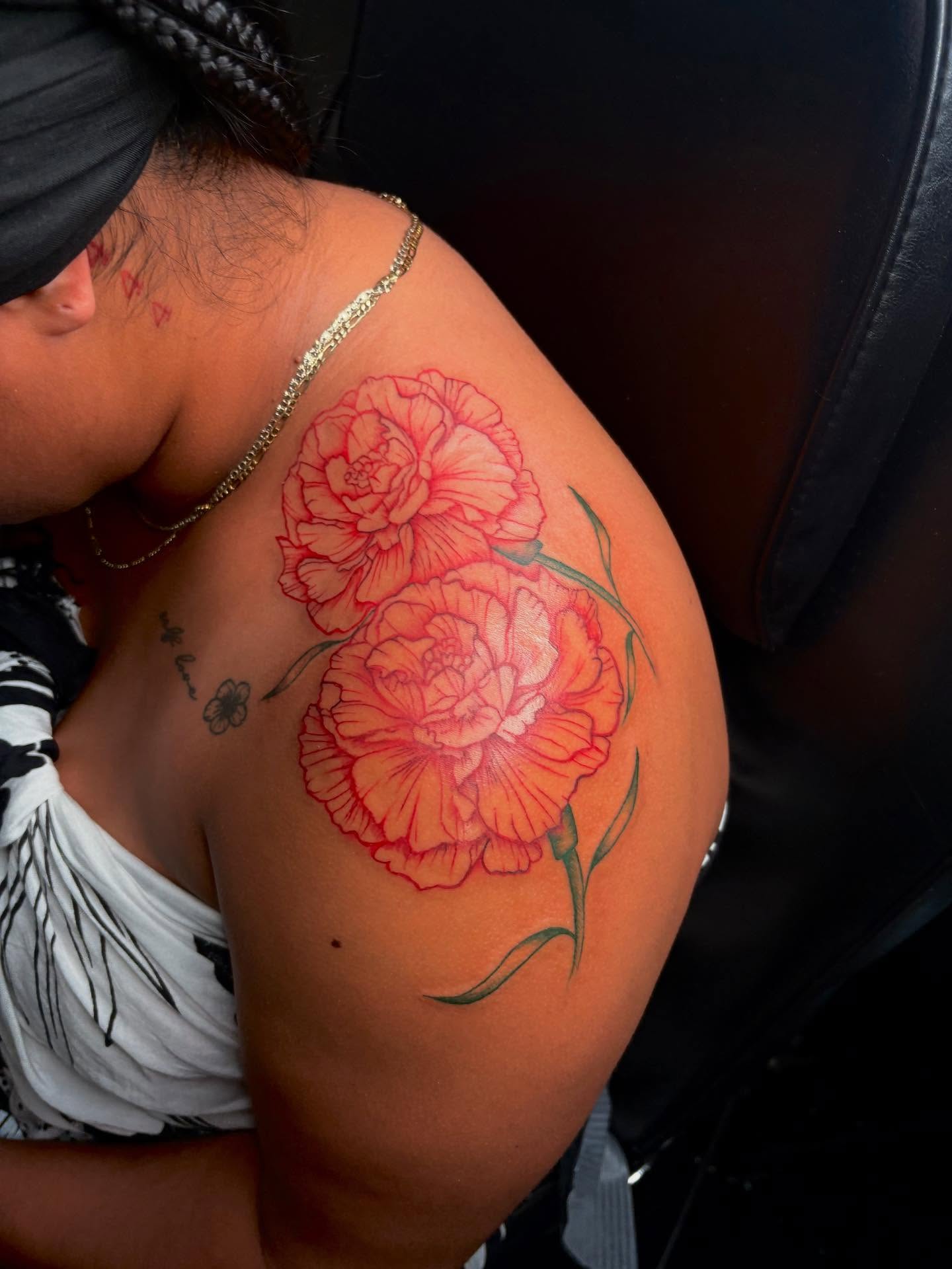 Red carnations realism tattoo on the shoulder by Bay Area Tattoo Artist ✍🏽