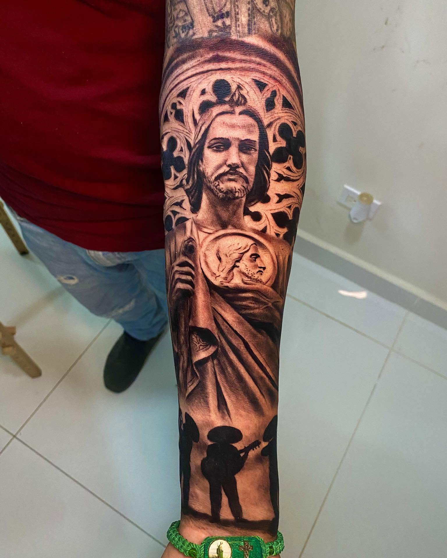 Tattoo by @aifos_arts94 — realism
