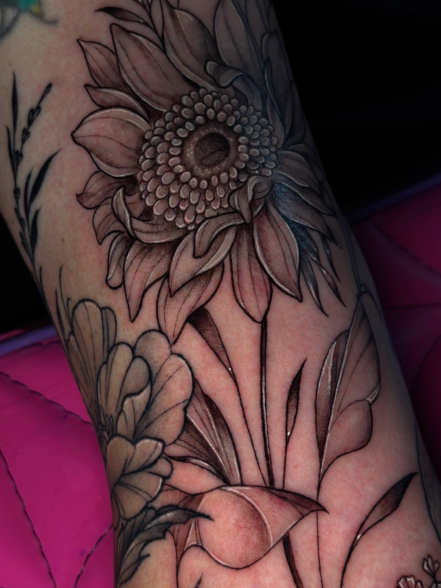 Sunflower black and grey tattoo on the forearm by ★𝔗𝔞𝔱𝔱𝔬𝔬𝔰 𝔟𝔶 𝔗𝔢𝔞𝔙𝔞𝔫𝔊𝔬𝔤𝔥 ★