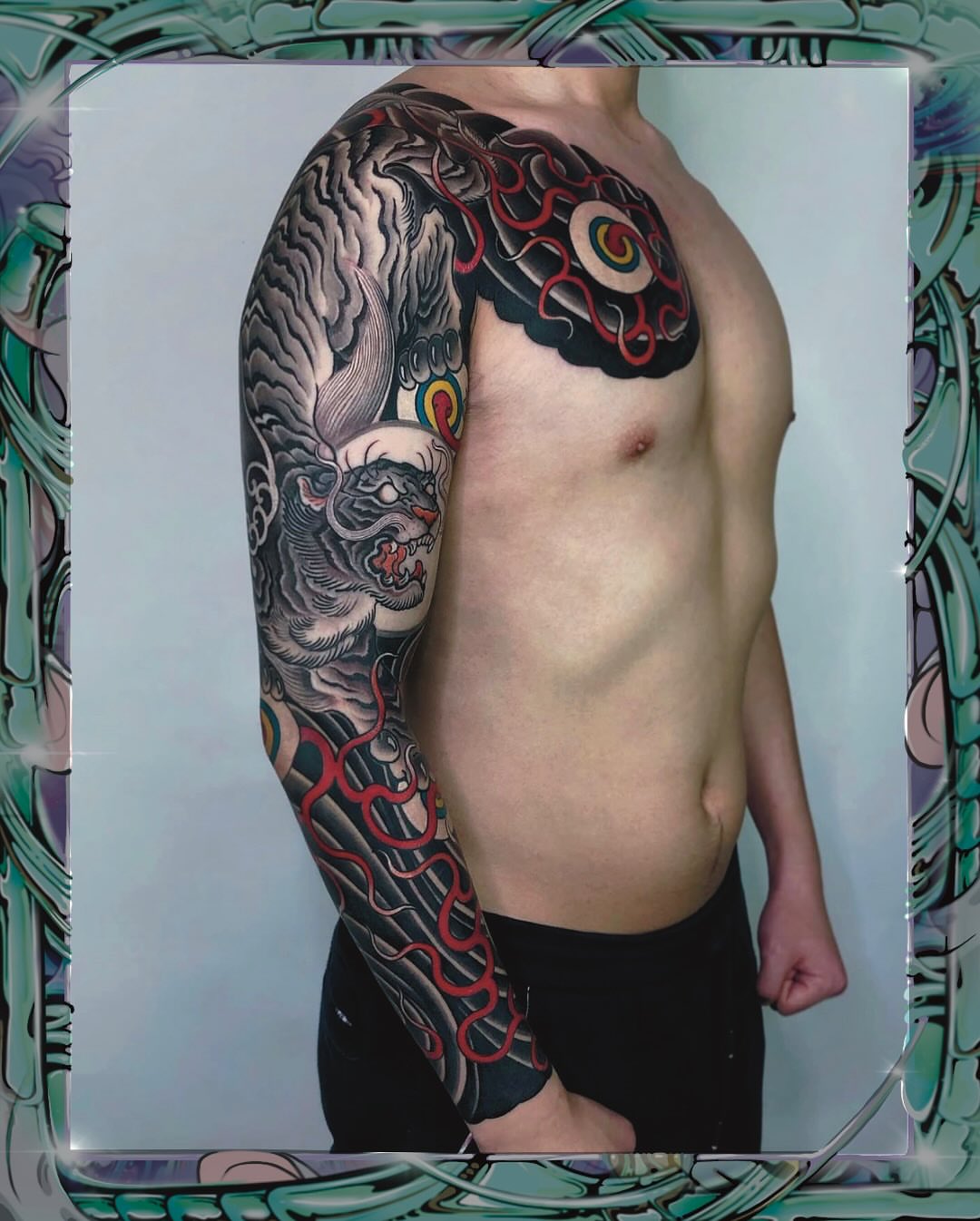 Lion and dragon japanese irezumi tattoo on the upper arm by Scienz 九卦刺青