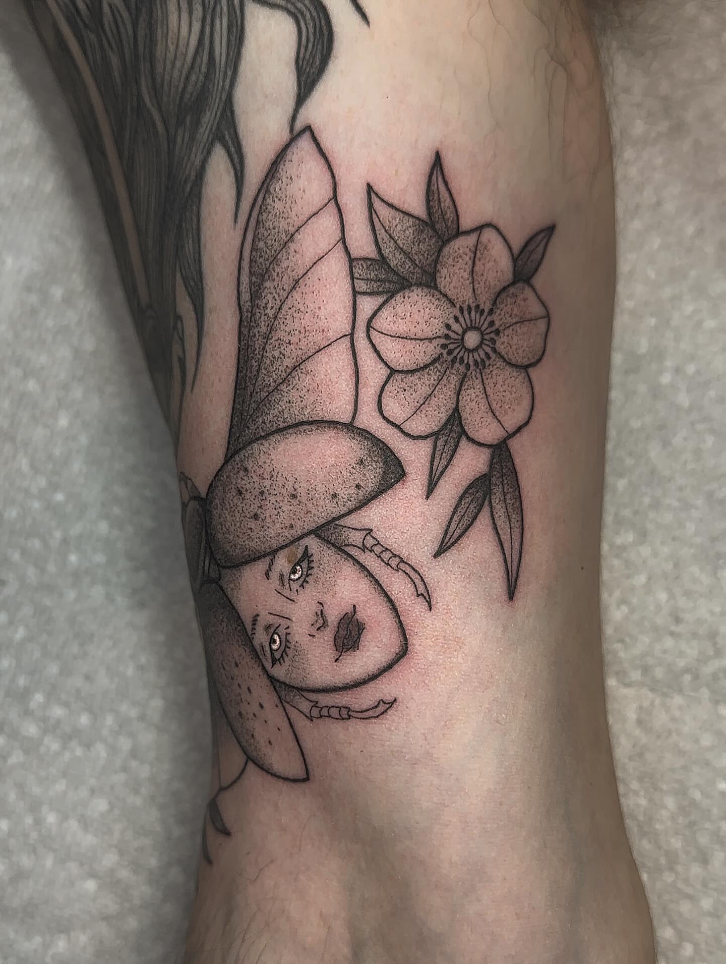 Woman with flower dotwork tattoo on the forearm by savannah ★ ( previously feralratbabe )