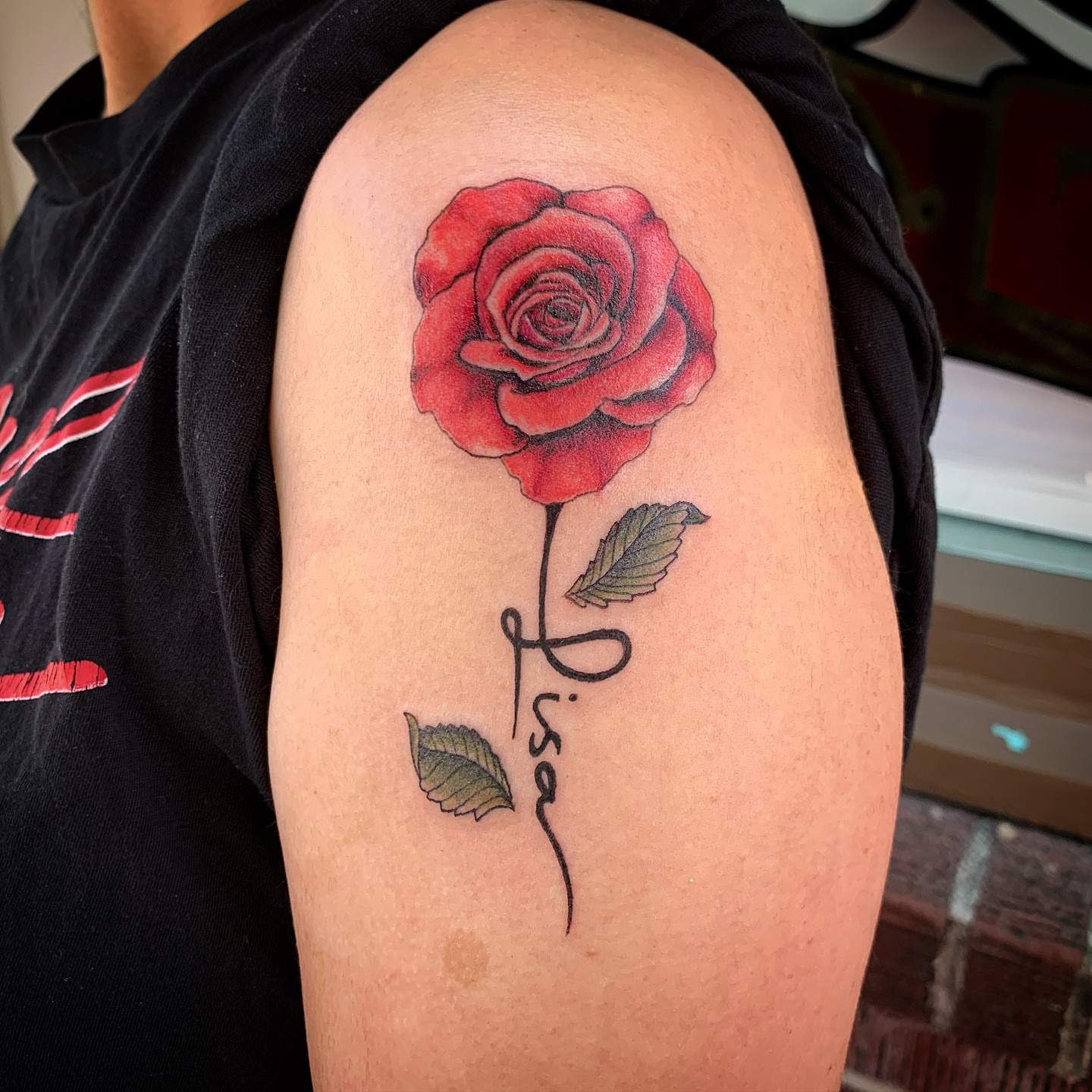 Red rose realism tattoo on the shoulder by Laura