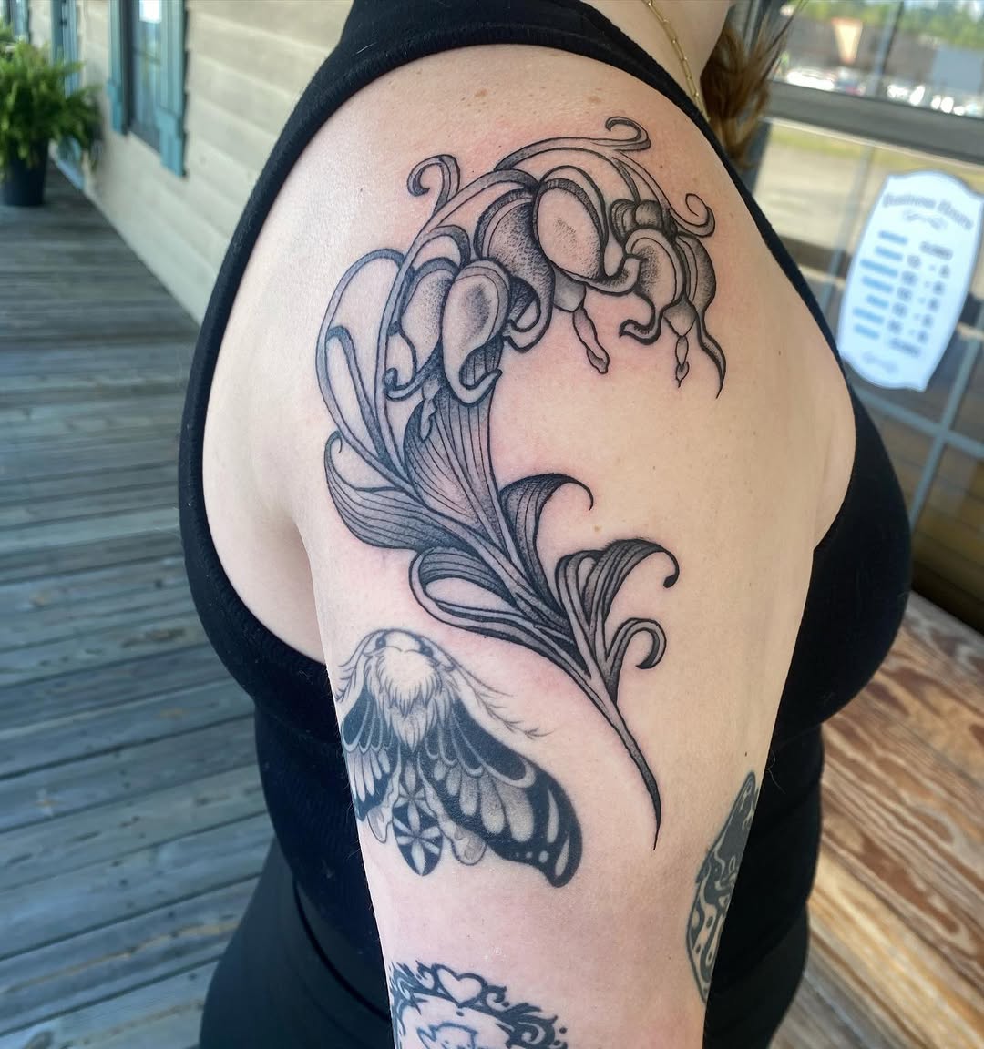 Tattoo by @tatsbyalexandra — black_and_grey, fine_line