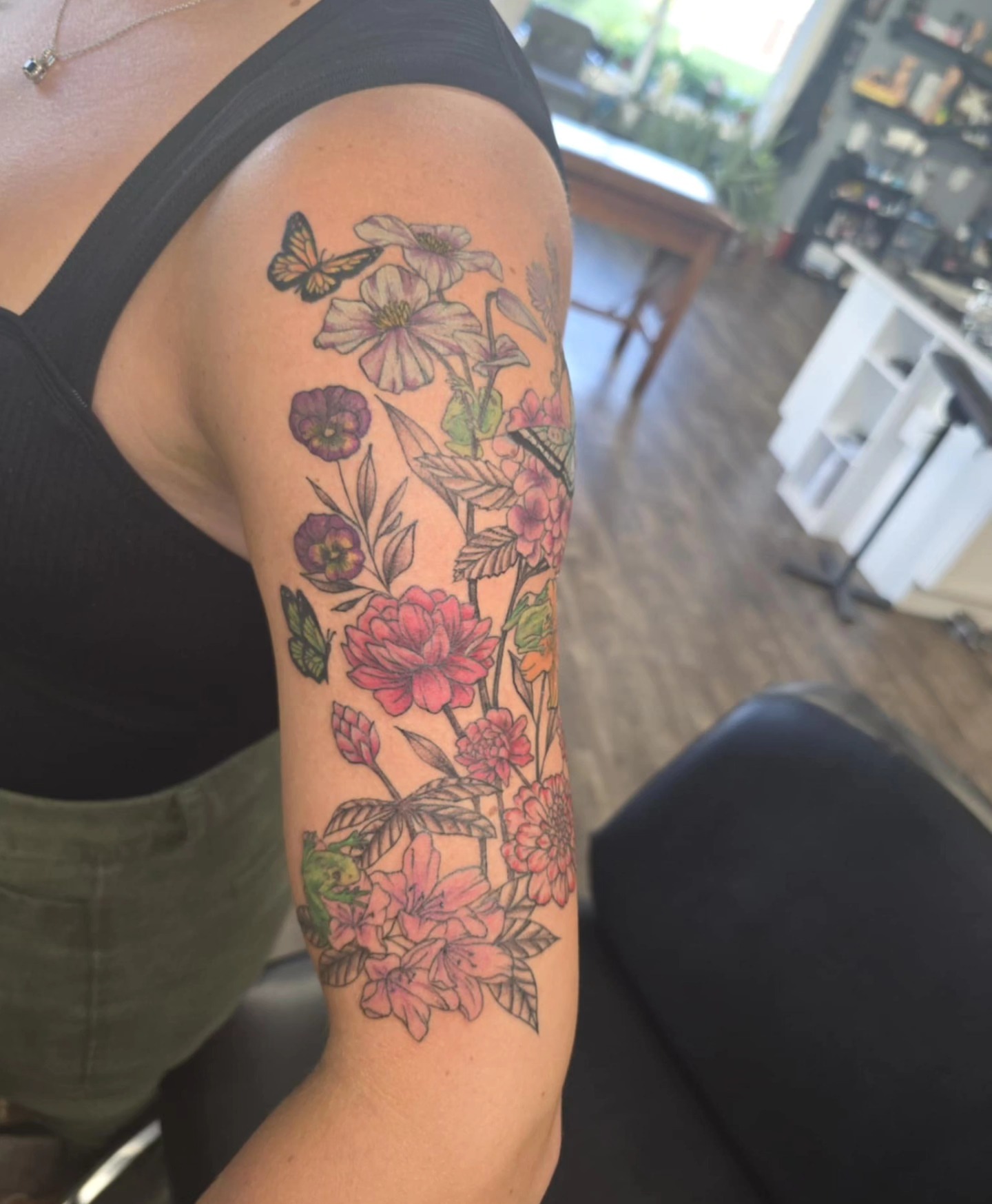 Floral bouquet new school tattoo on the upper arm by Hope Powell, Vancouver, Washington