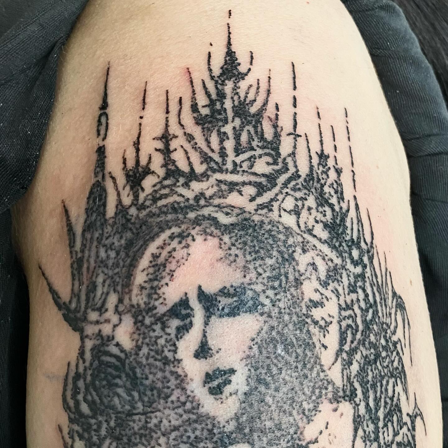 Tattoo by @sangresuciia — dotwork, realism
