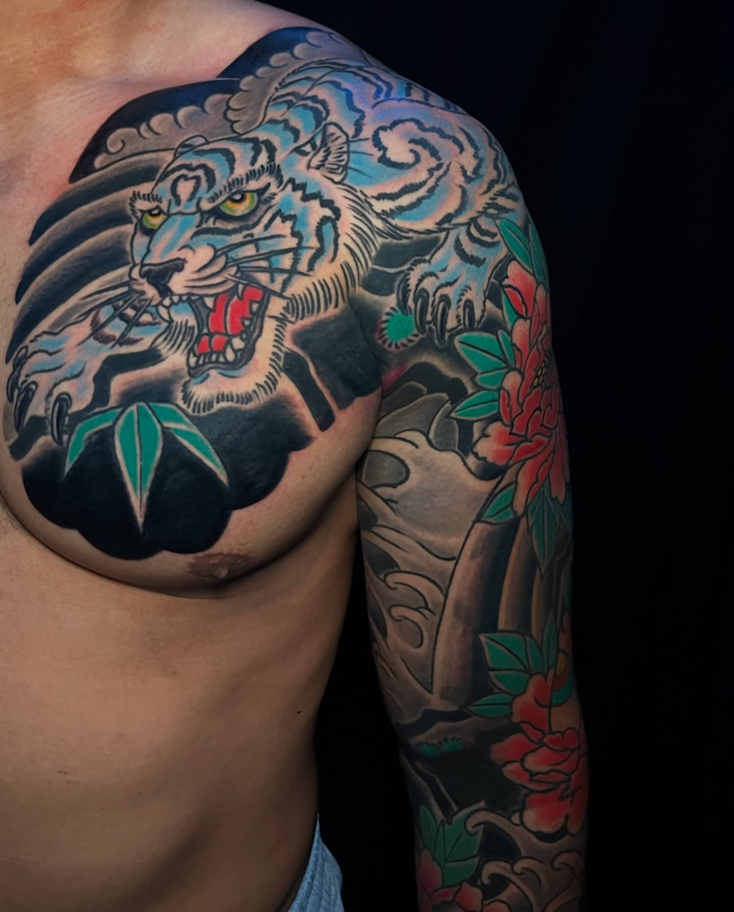 Tiger and flowers japanese irezumi tattoo on the shoulder by Andrew Snowden