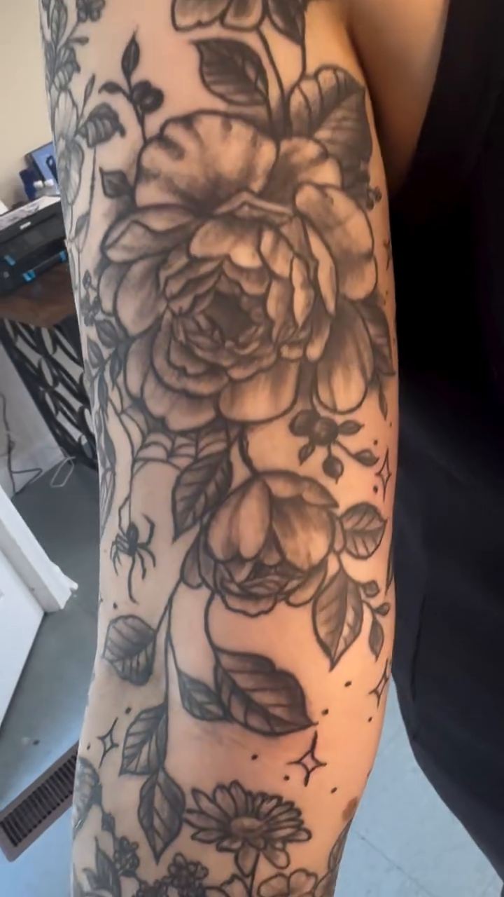 Tattoo by @amieinkadelik — black_and_grey, realism