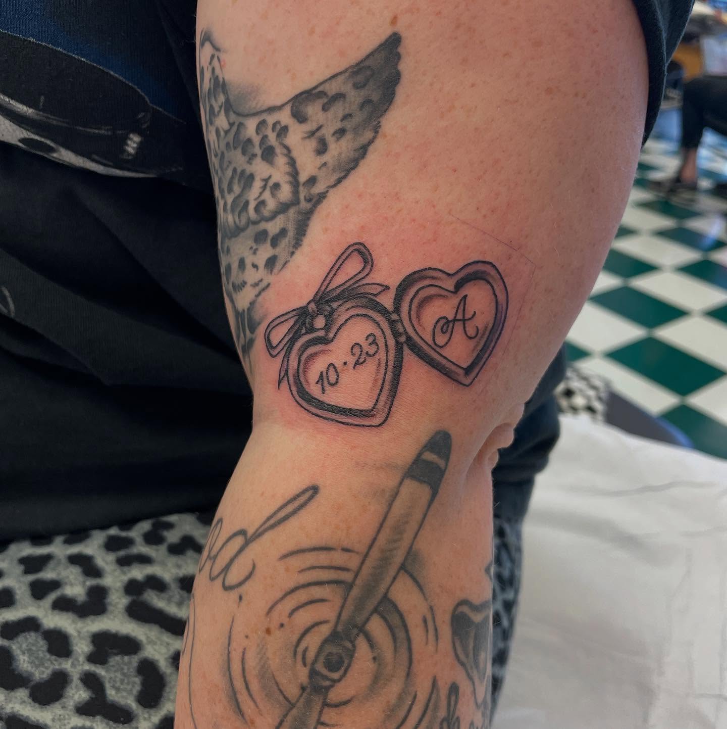 Interlocking hearts black and grey tattoo on the forearm by Dayton Tattoo Artist, Miamisburg, Ohio