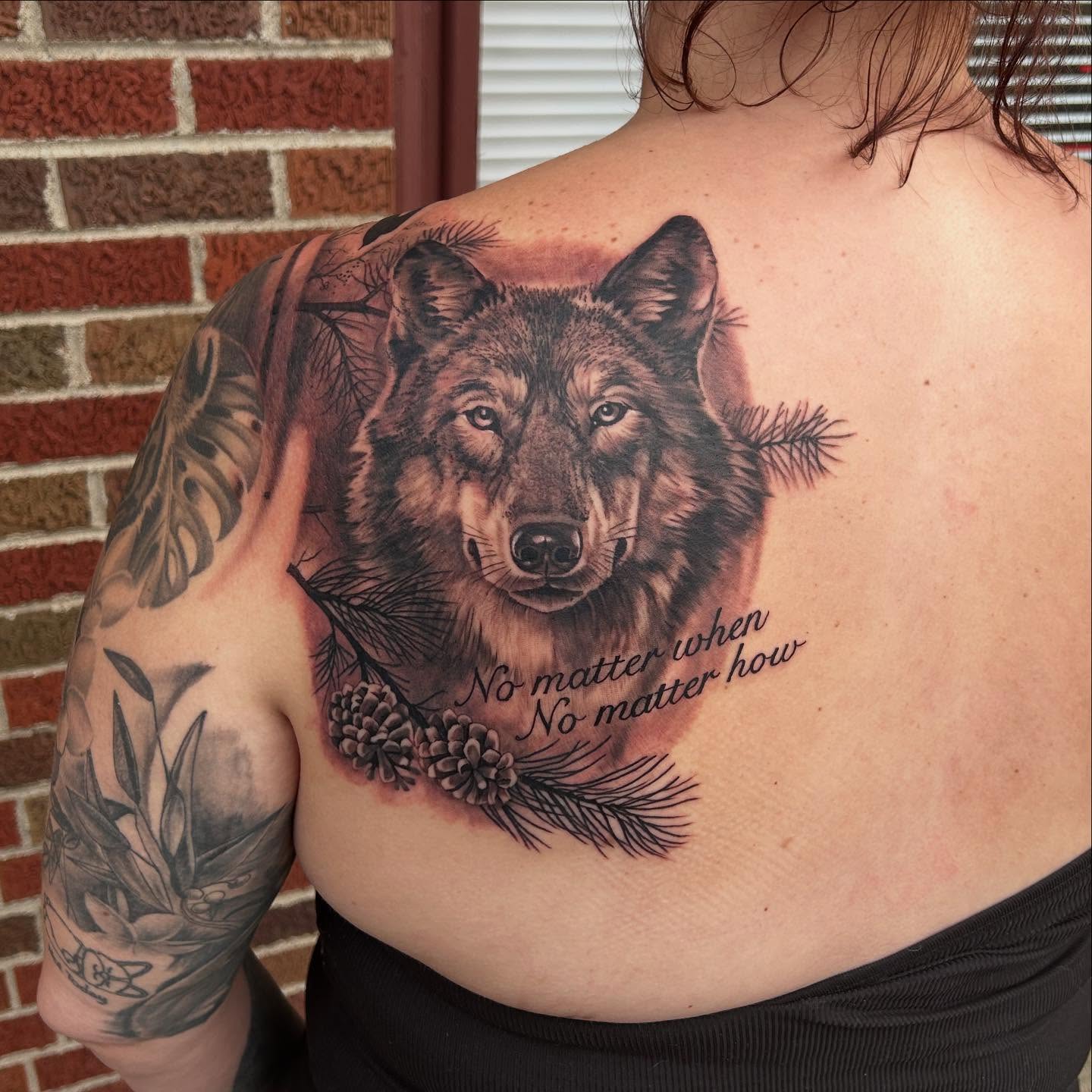 Wolf realism tattoo on the shoulder by Adam Zgorliski_STStattoo