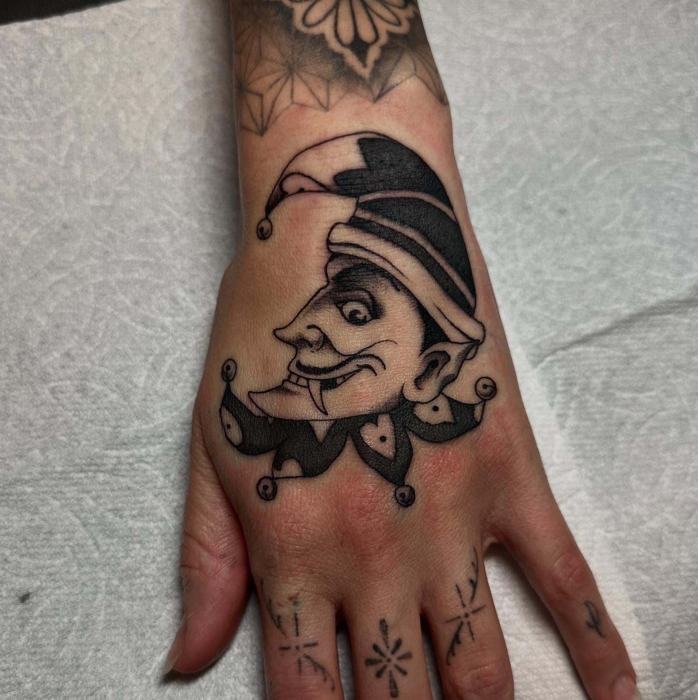Tattoo by @samavitia — black_and_grey