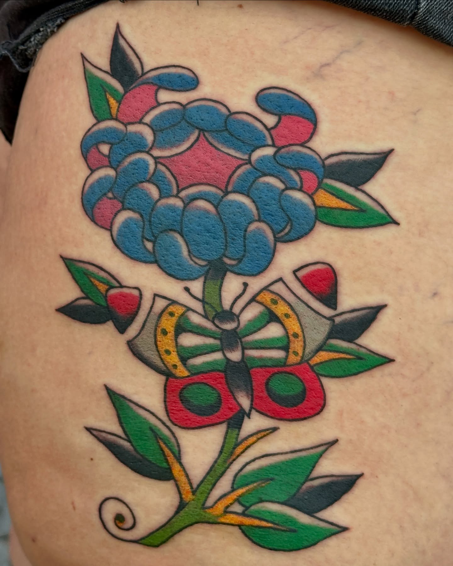 Flower bouquet American traditional tattoo on the thigh by julian solis, Houston, Texas