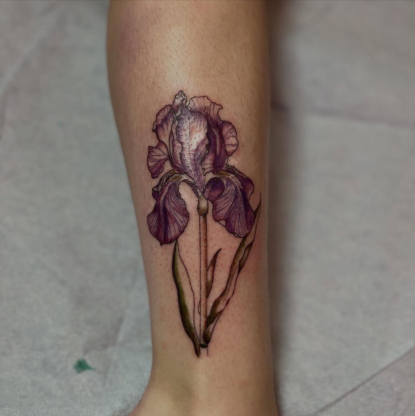 Tattoo by @bodyartbycakens — realism