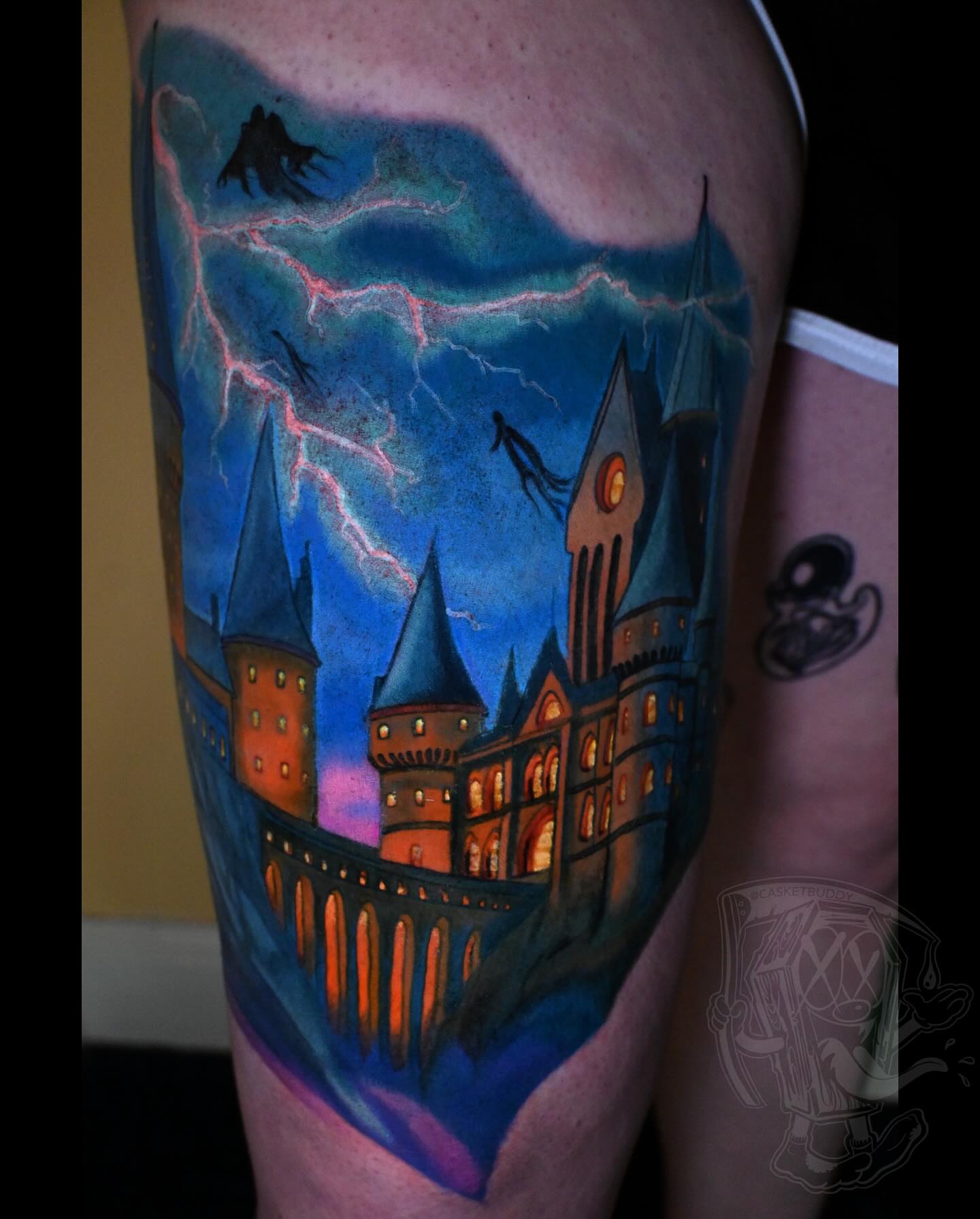 Hogwarts castle realism tattoo on the thigh by William Pollock