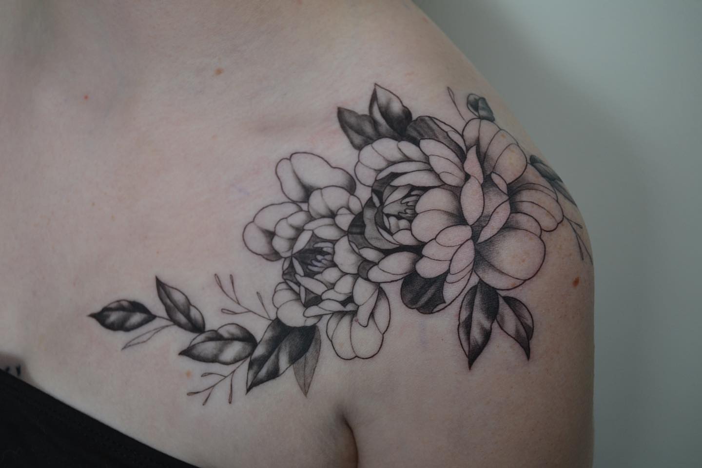 Tattoo by @vulgarviolets — black_and_grey