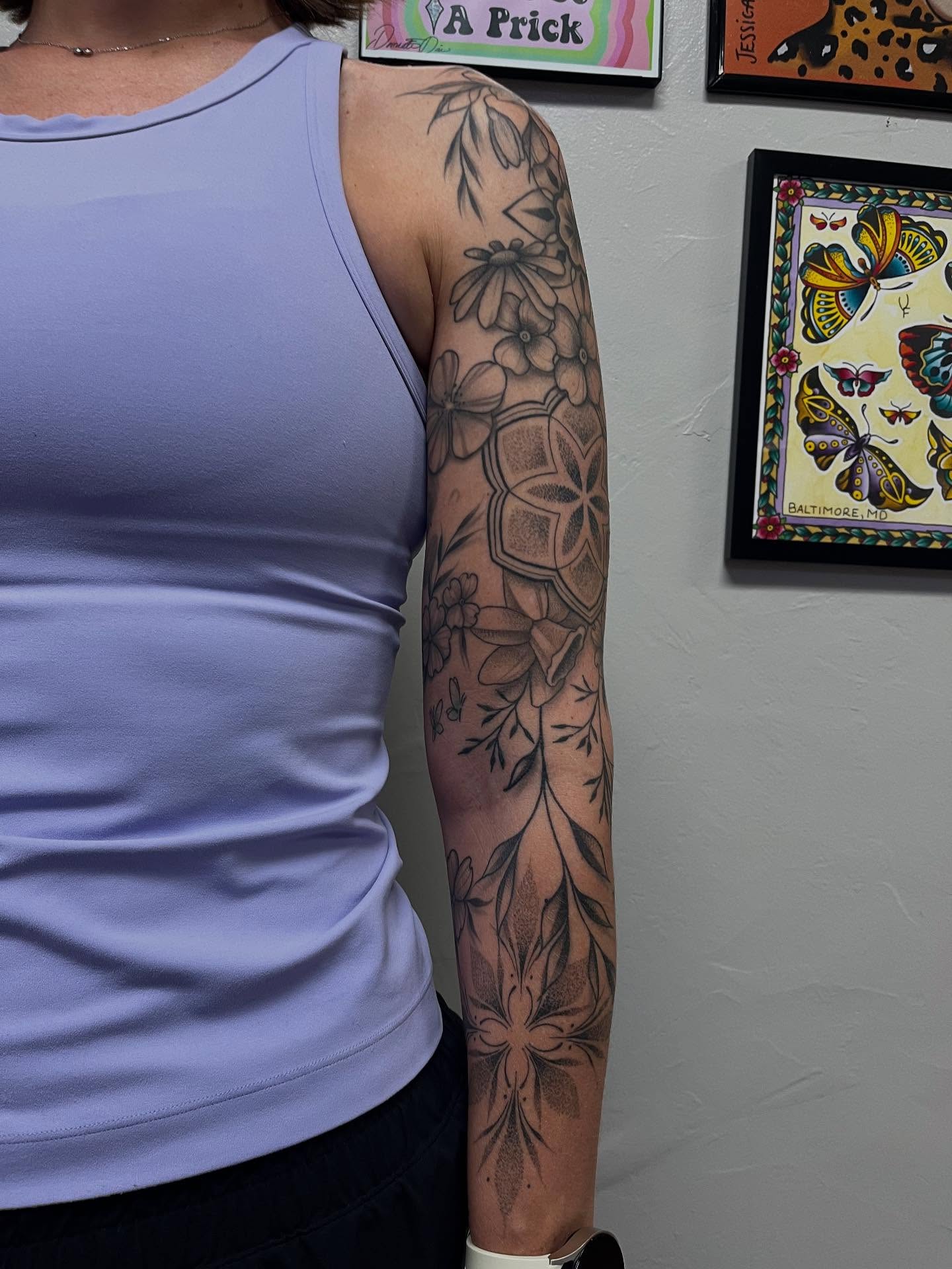 Tattoo by @ellmackk — black_and_grey
