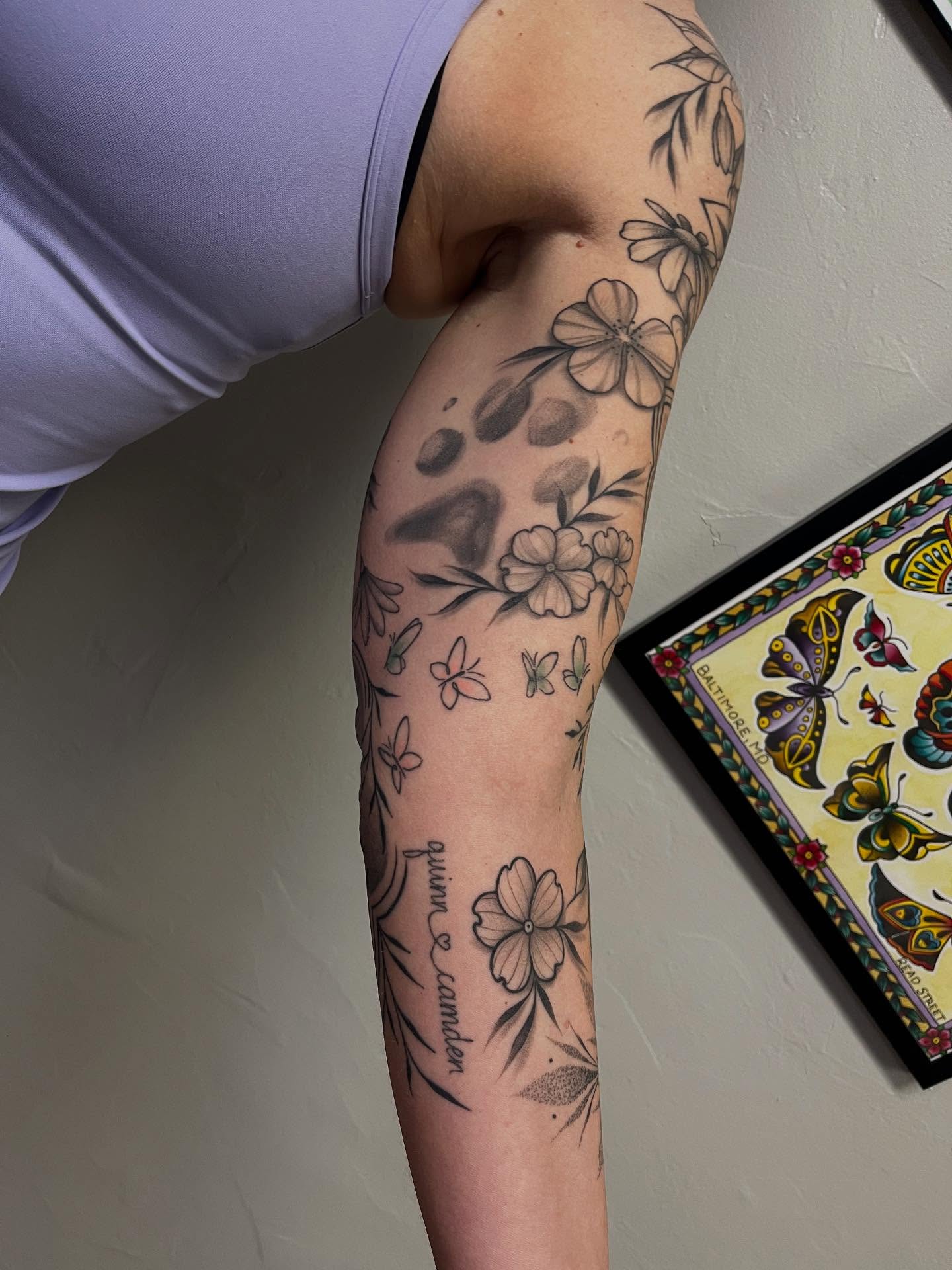 Tattoo by @ellmackk — black_and_grey