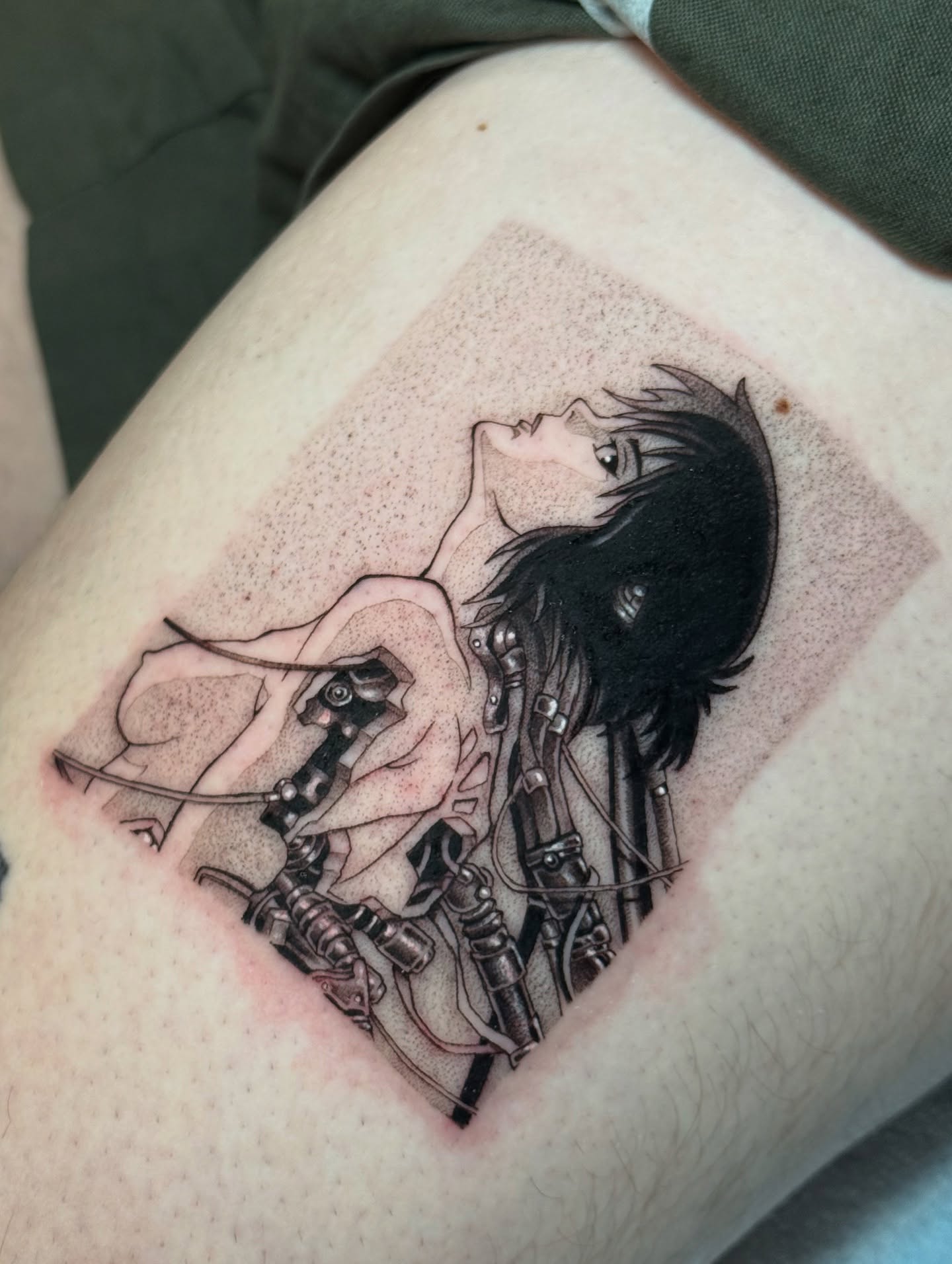 Cyborg girl dotwork tattoo on the thigh by ɢᴀʙʀɪᴇʟ ᴍᴇɴᴅᴇꜱ ᴏʟɪᴠᴇɪʀᴀ