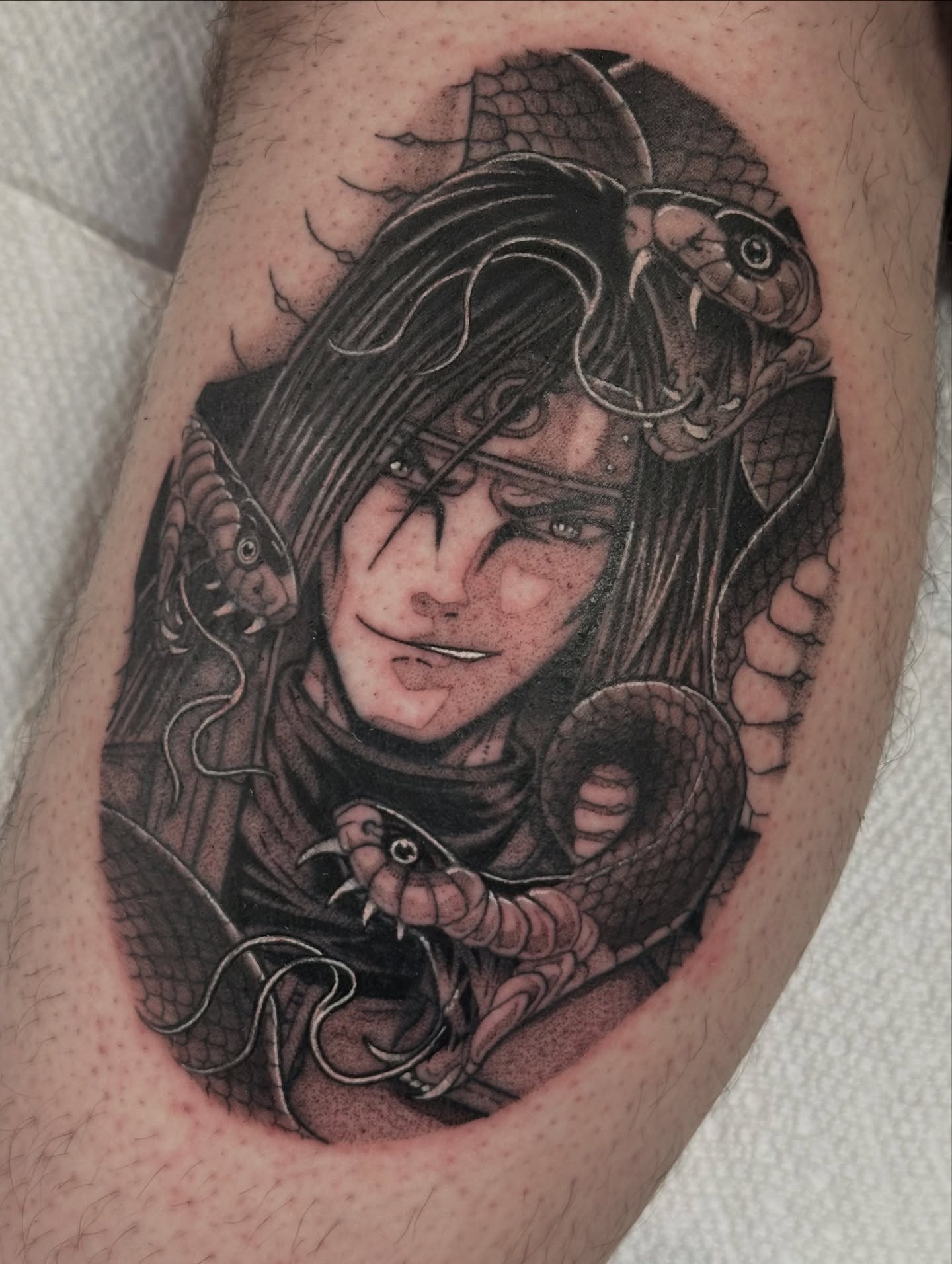 Woman with snakes realism tattoo on the forearm by ɢᴀʙʀɪᴇʟ ᴍᴇɴᴅᴇꜱ ᴏʟɪᴠᴇɪʀᴀ