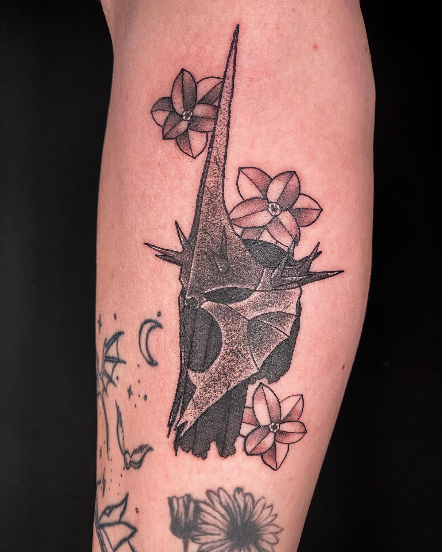 Tattoo by @dilloneavestattoo — dotwork, geometric