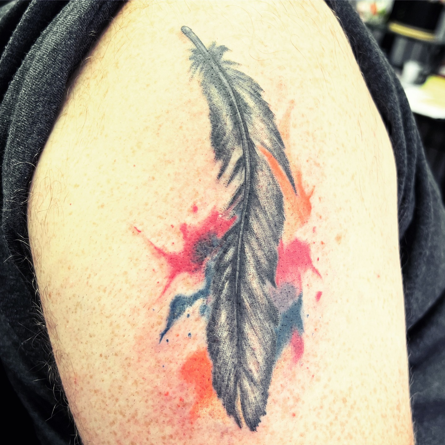 Feather watercolor tattoo on the shoulder by @lady_raven_tattoo