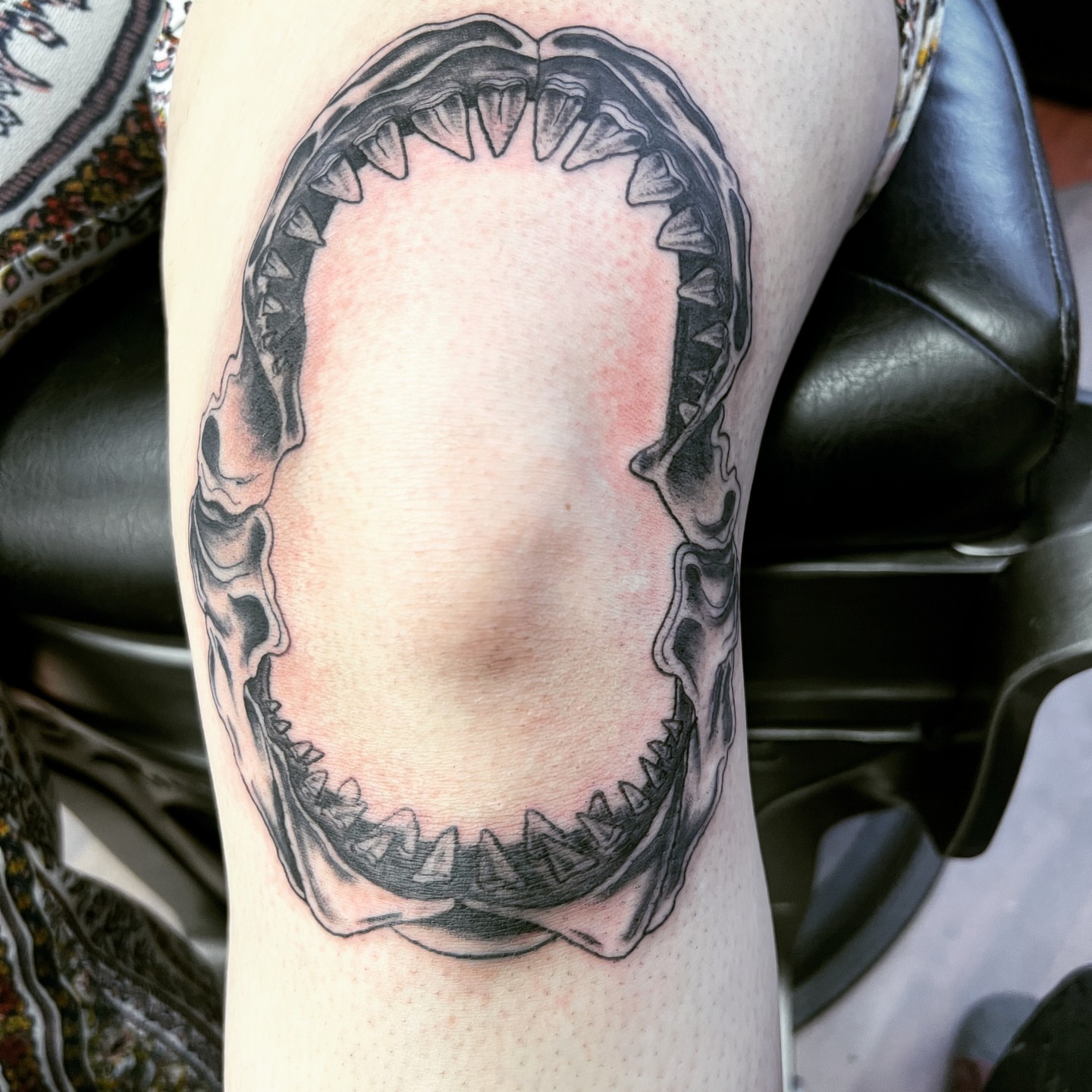 Shark jaw realism tattoo on the thigh by @lady_raven_tattoo