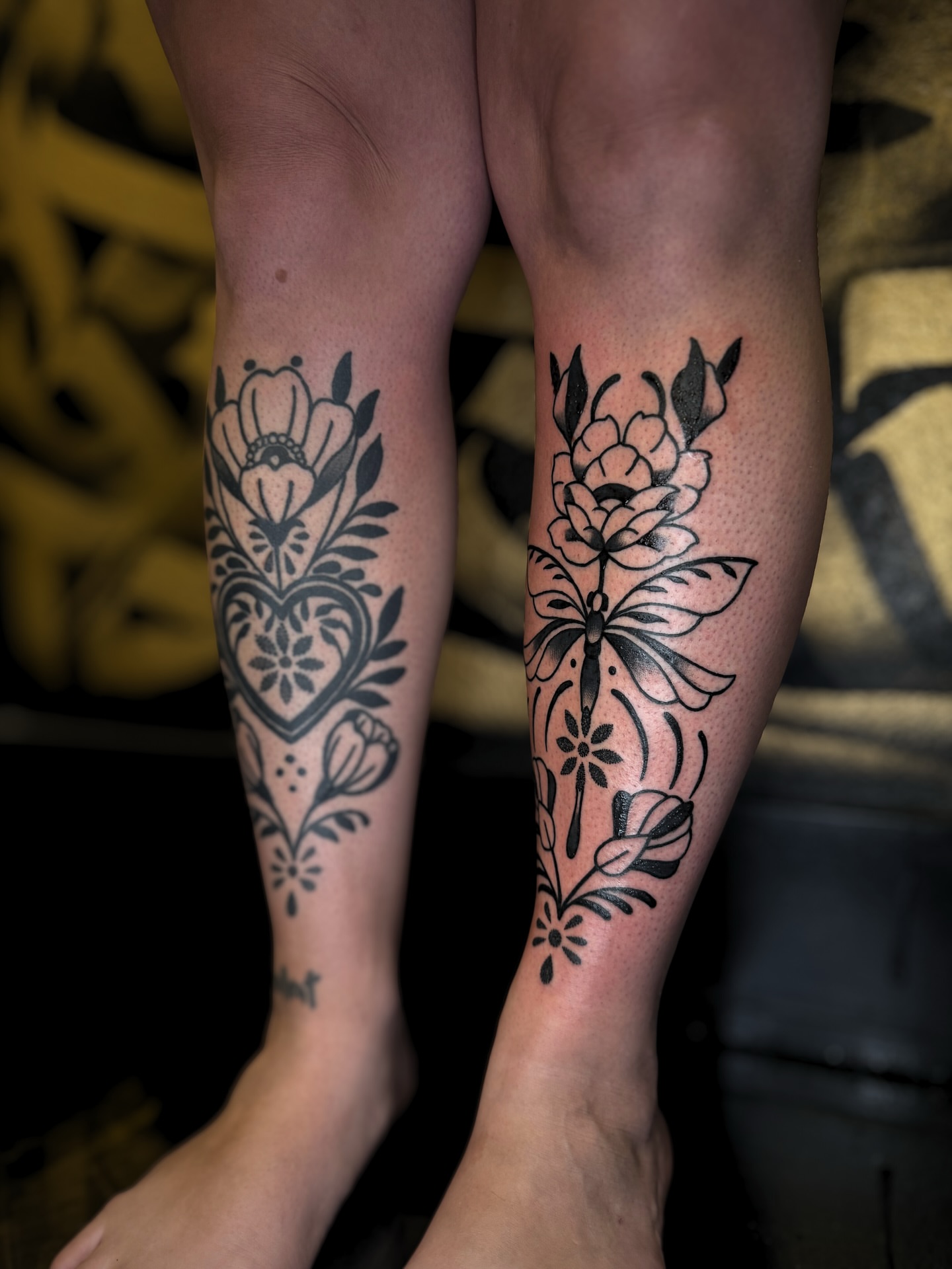Floral design black and grey tattoo on the calf by ♡ 𝒜𝓂𝒾𝓃𝒶 𝐵𝒽𝒶𝓉𝓉𝒾 ♡