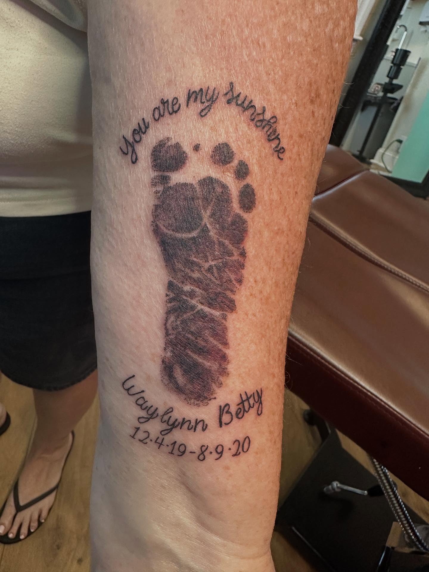 Tattoo by @jespetrietattoos β dotwork