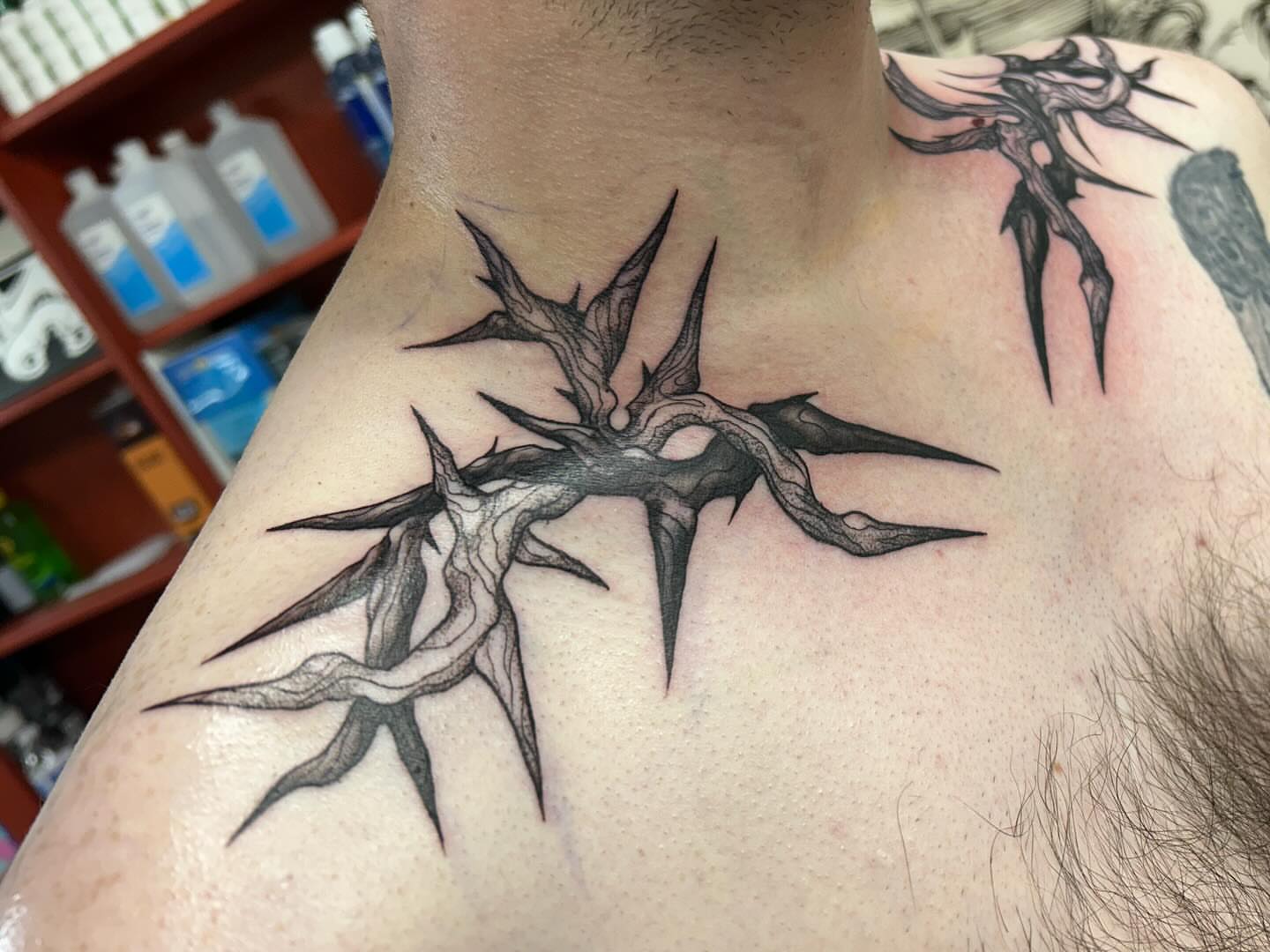 Thorn crown black and grey tattoo on the shoulder by Jayda Shell