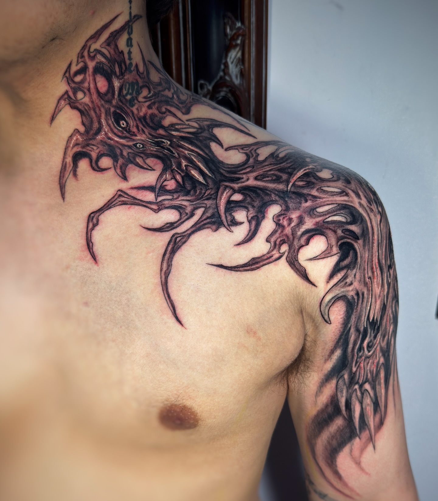 Dragon tribal tattoo on the shoulder by Jemin Ren