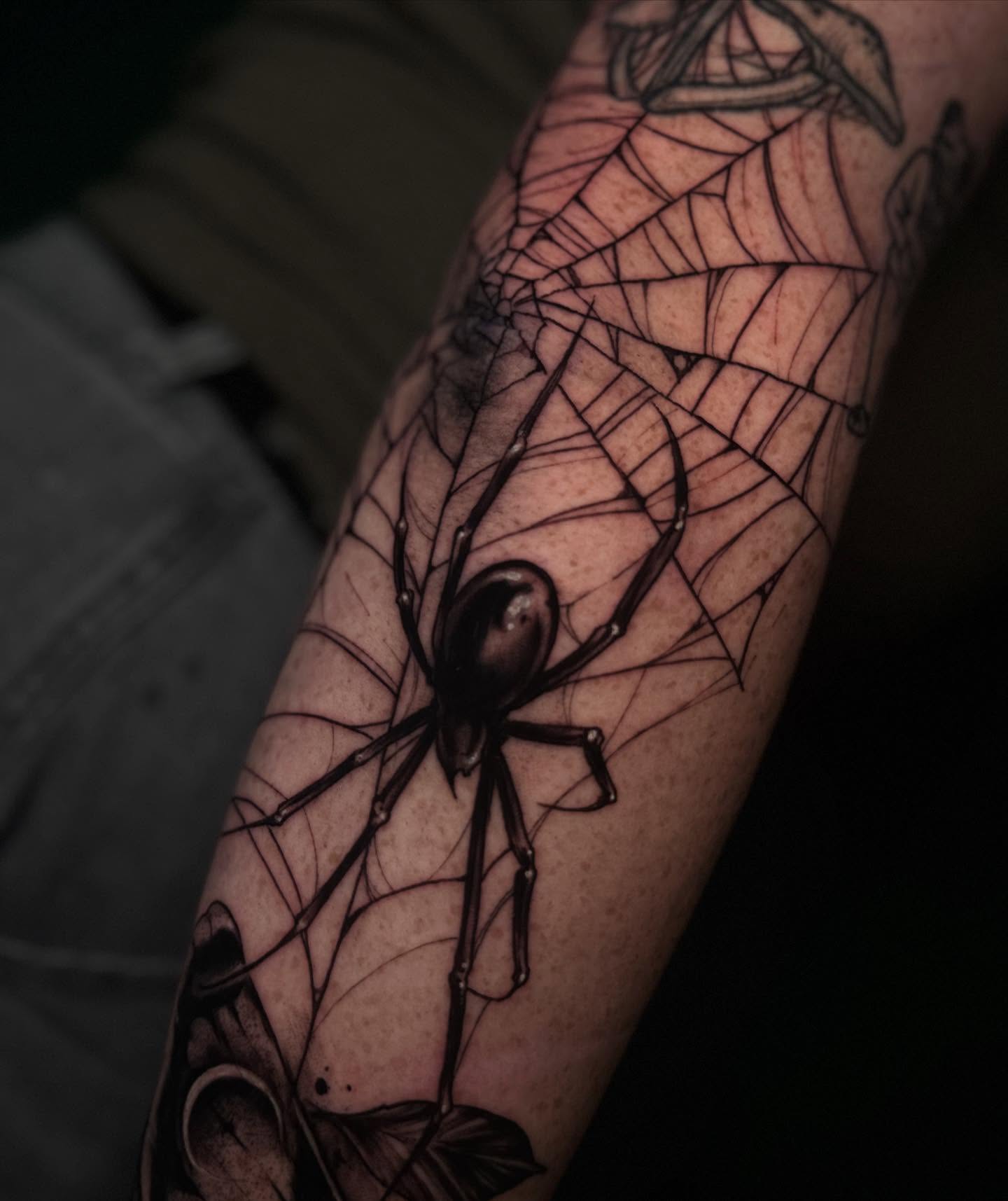 Tattoo by @cassangelotattoo — black_and_grey, geometric