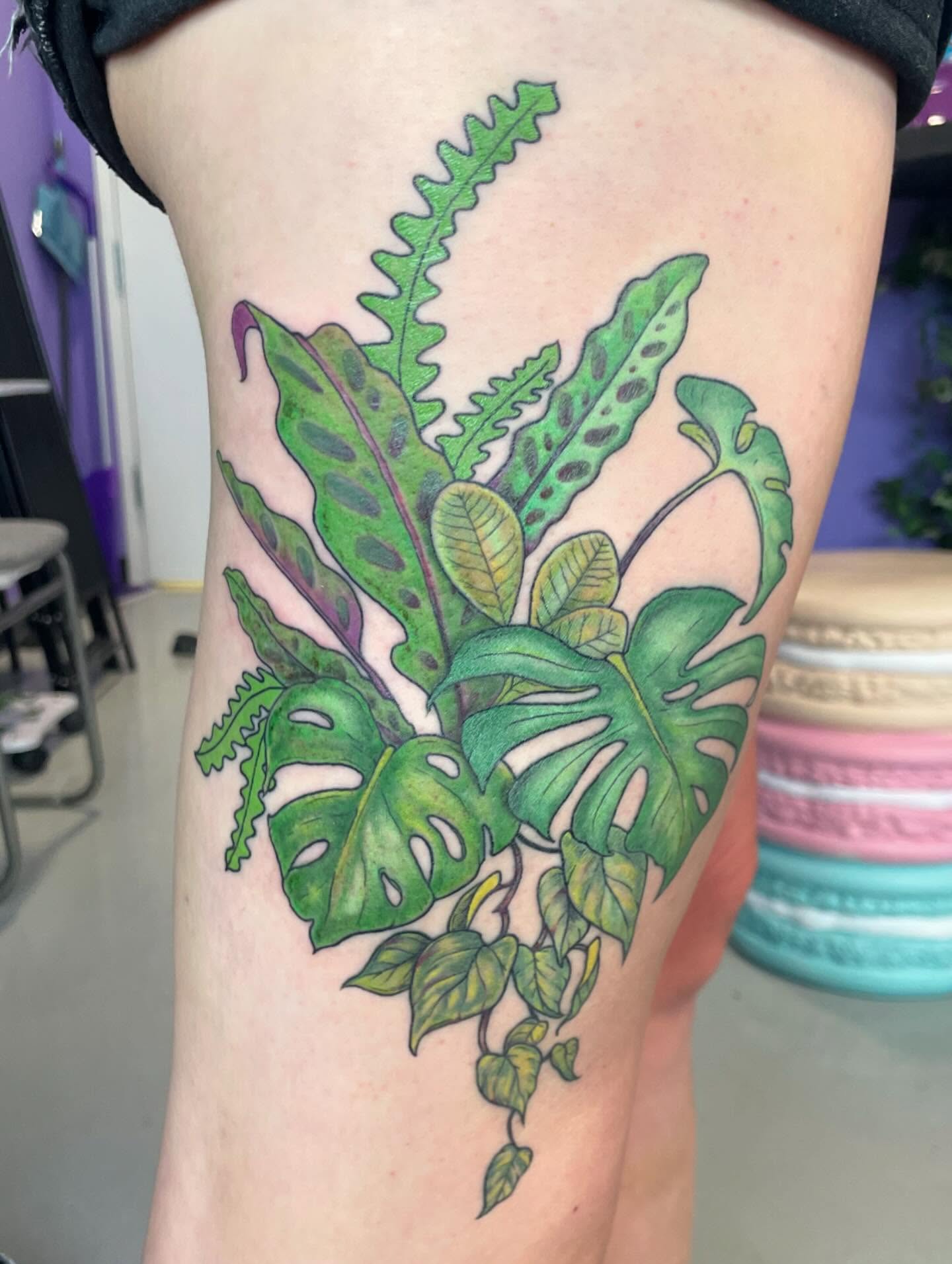 Monstera leaves realism tattoo on the thigh by Christin Baumgart