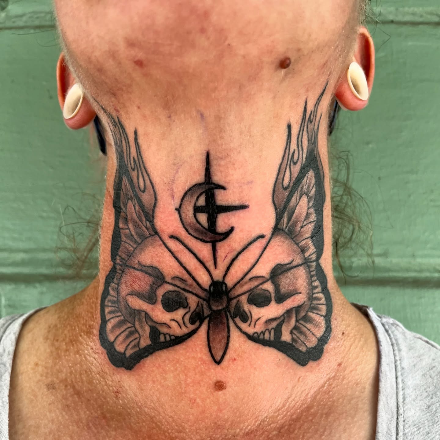 Tattoo by @zacharyiangarden — black_and_grey