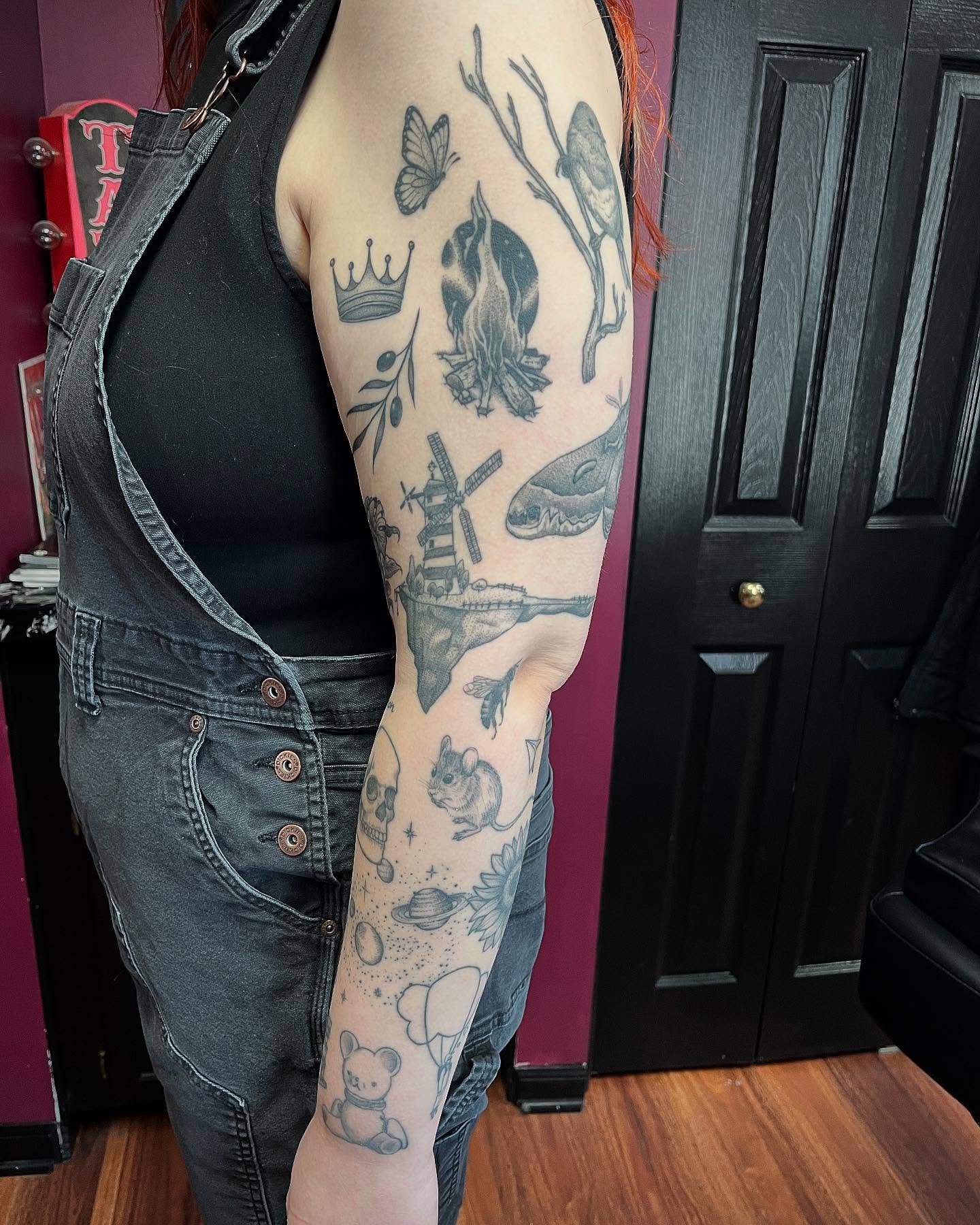 Animal motifs black and grey tattoo on the forearm by Kelli Donegan ๐ท
