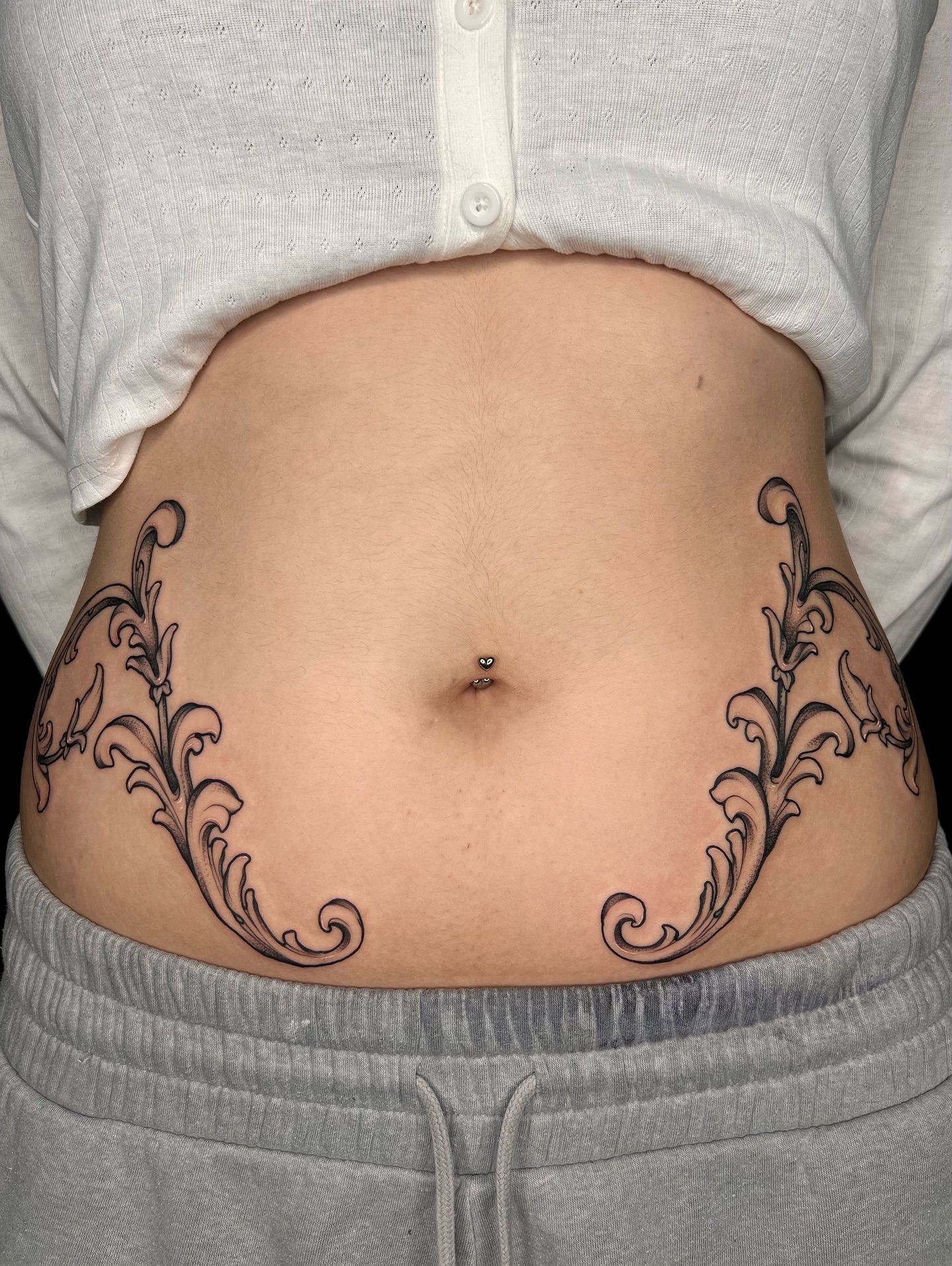 Scrollwork ornamental tattoo on the torso by 𝔐𝔦𝔠𝔥𝔢𝔩𝔩𝔢 ℭ𝔥𝔞𝔪𝔢𝔯𝔩𝔦𝔨