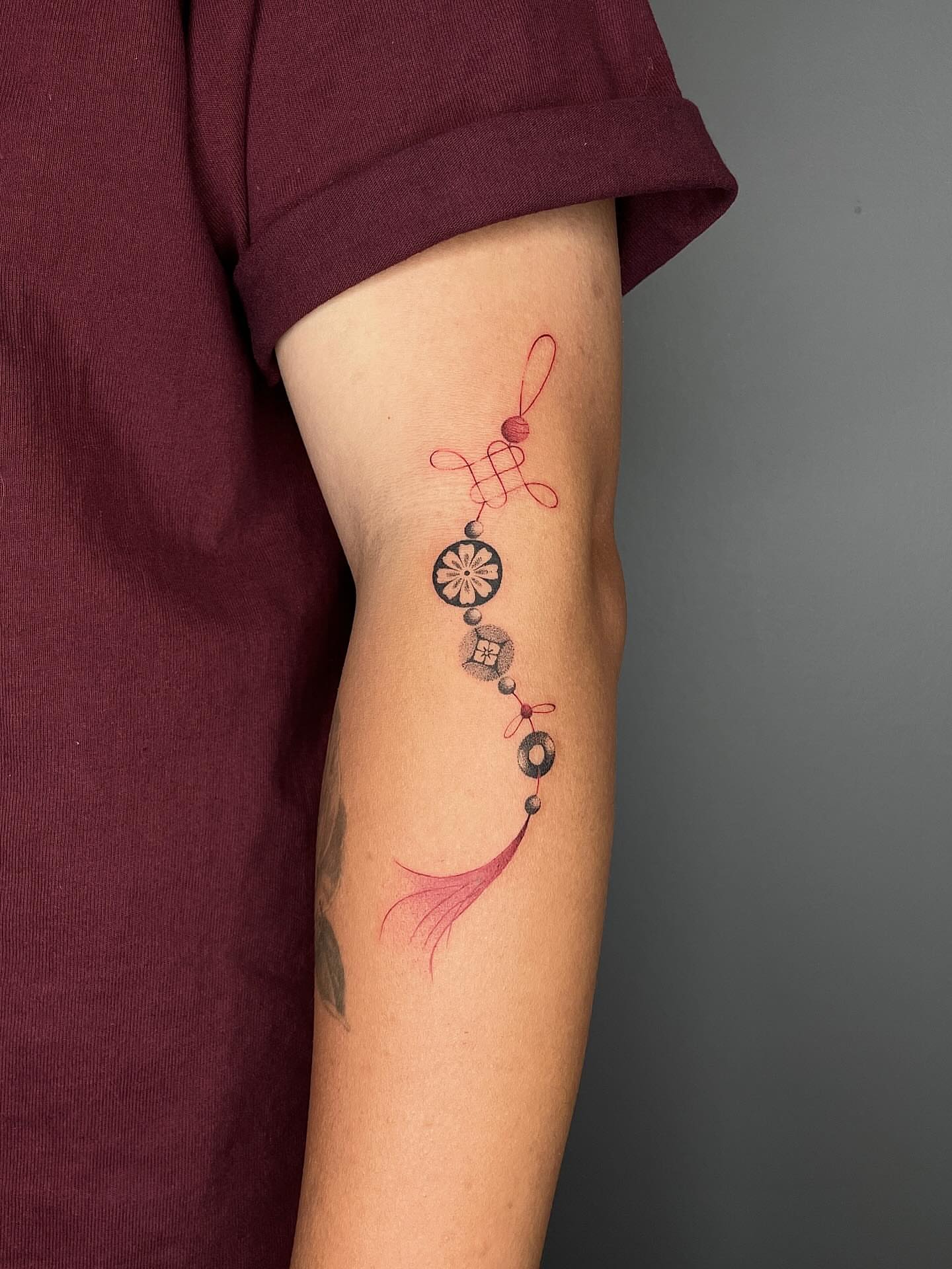Beaded necklace dotwork tattoo on the forearm by Thiên Hồ
