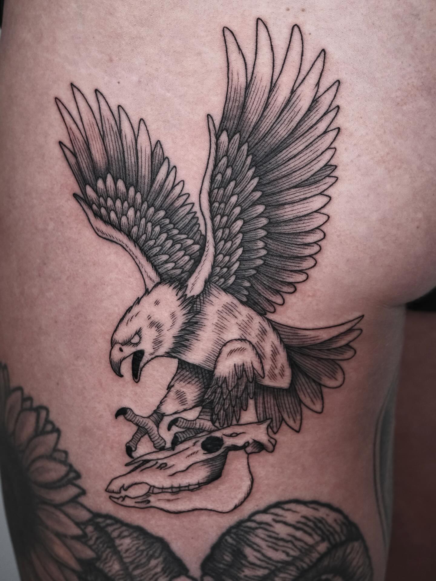 Eagle black and grey tattoo on the thigh by Peter(피터)