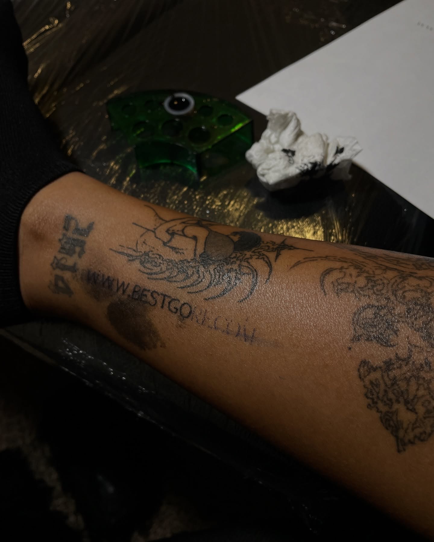Mermaid and seashell American traditional tattoo on the forearm by ɴᴏᴍᴢ ᴅʏsᴇᴍʙᴏᴅɪᴍᴇɴᴛ