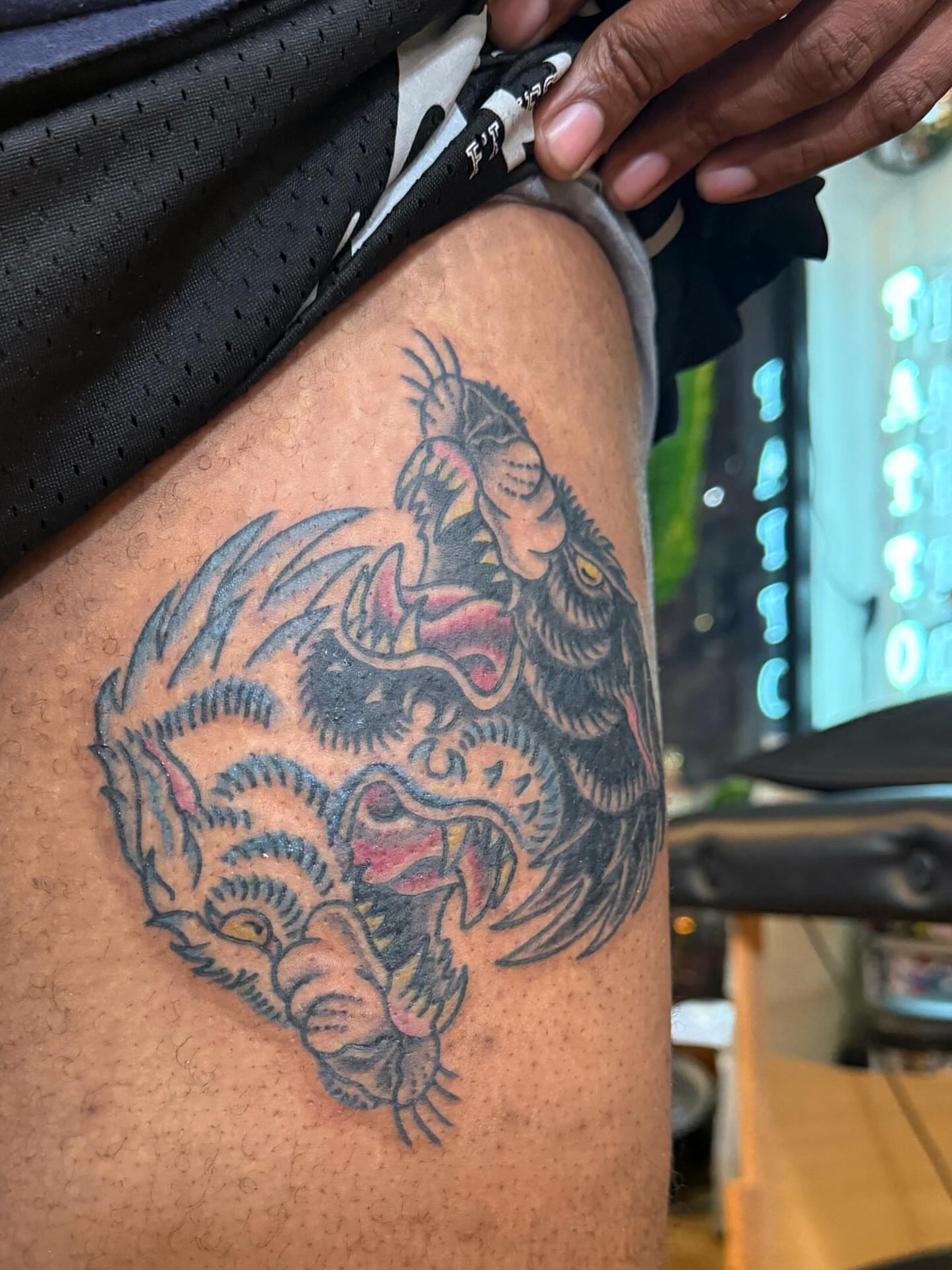 Roaring dragon American traditional tattoo on the thigh by 𝕯𝖗𝖆𝕶𝖊㋛