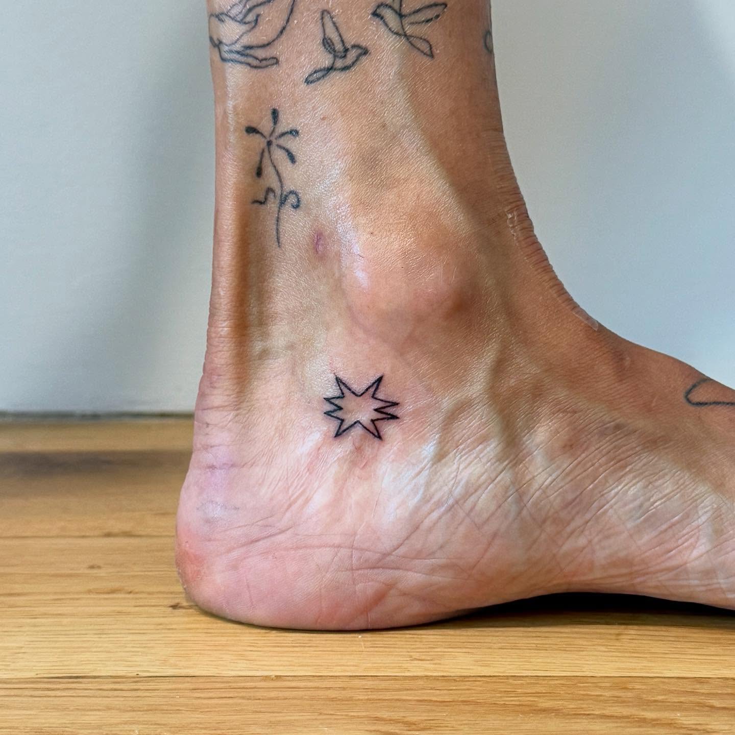 Star geometric tattoo on the foot by Kirsten