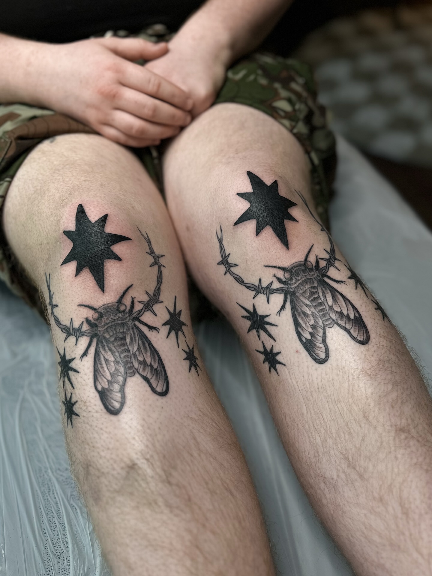 Mosquito and stars black and grey tattoo on the thigh by แดแด ๐ฎ๐ท ๐ฆ๐ซ