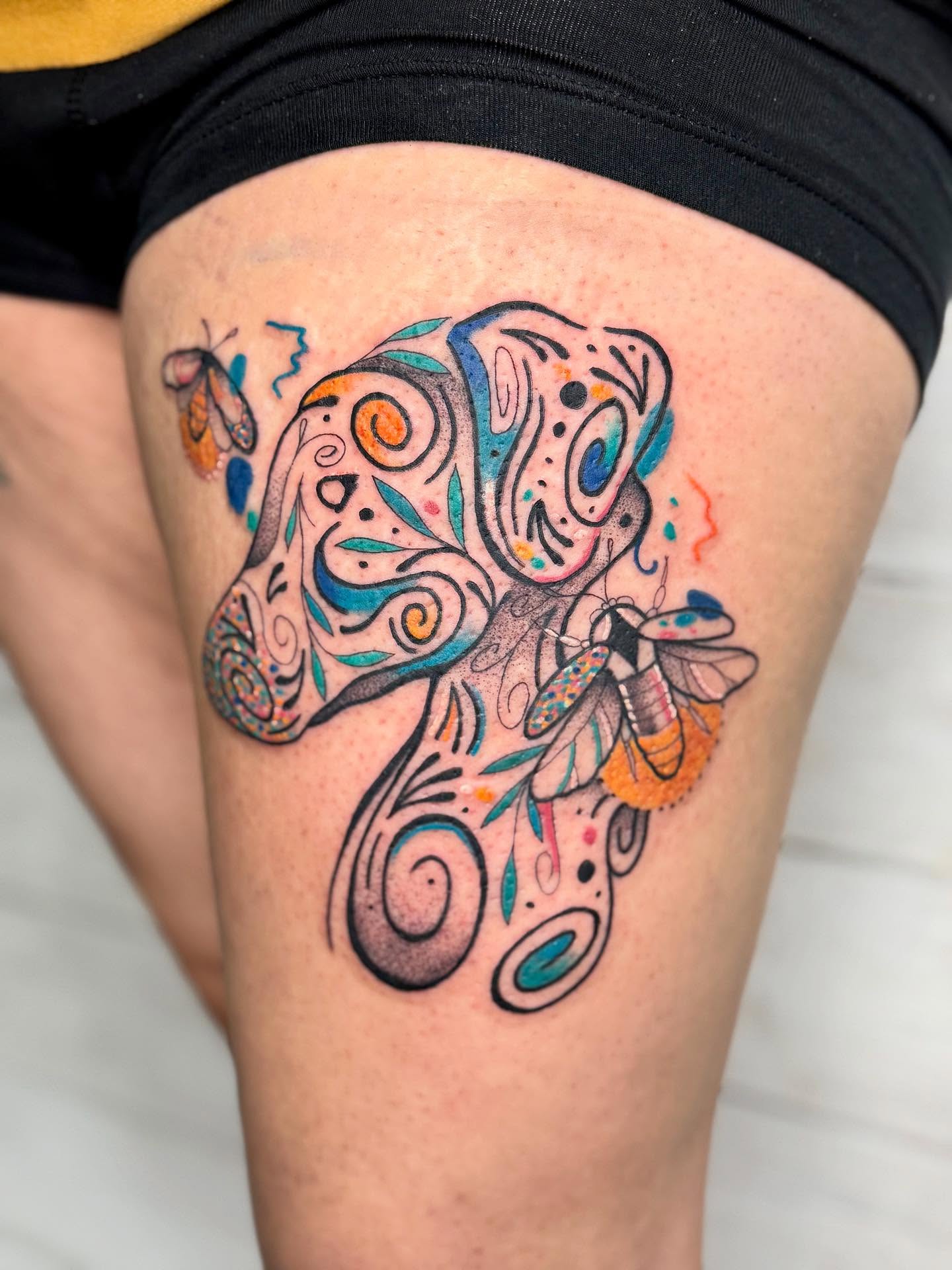 Tattoo by @muridiana — dotwork, watercolor